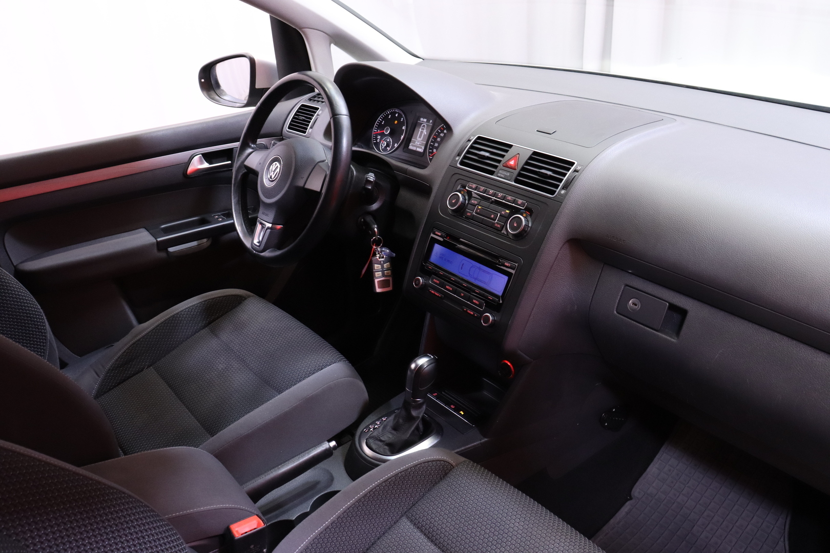 VOLKSWAGEN Touran 2010