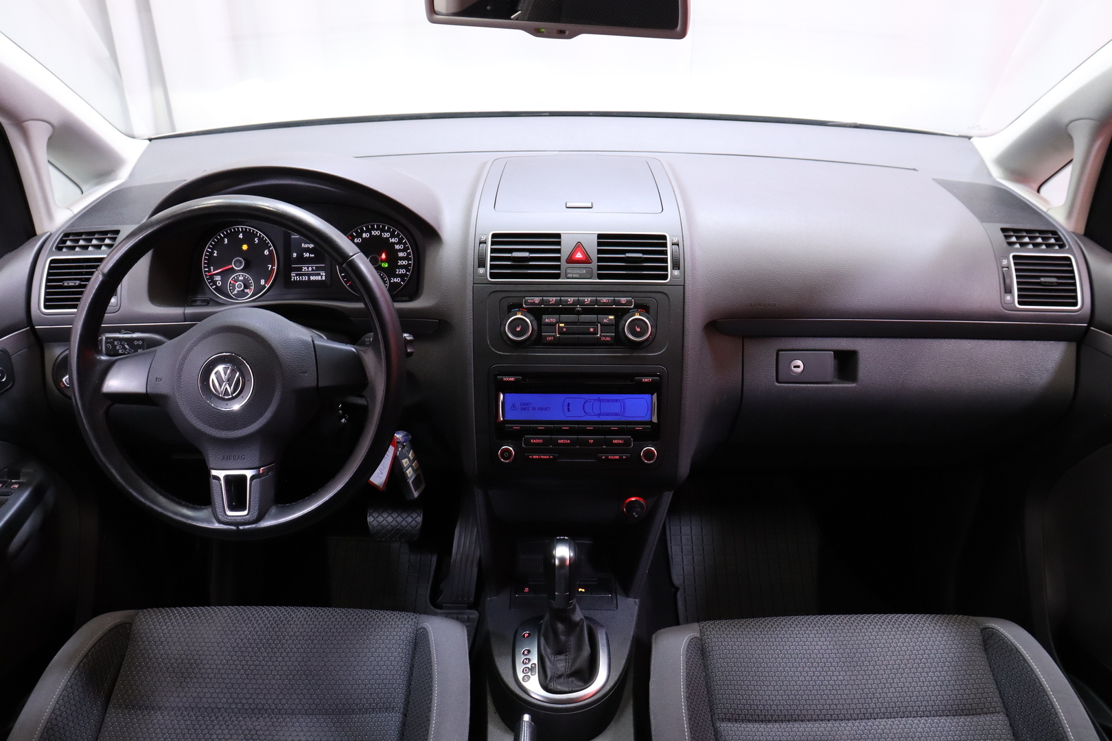 VOLKSWAGEN Touran 2010