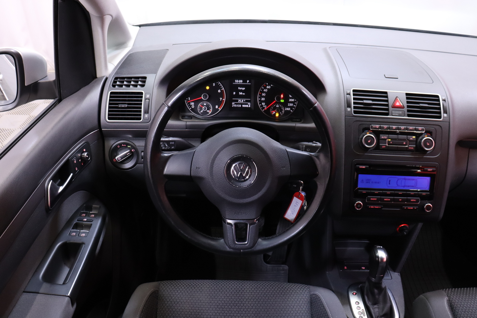 VOLKSWAGEN Touran 2010