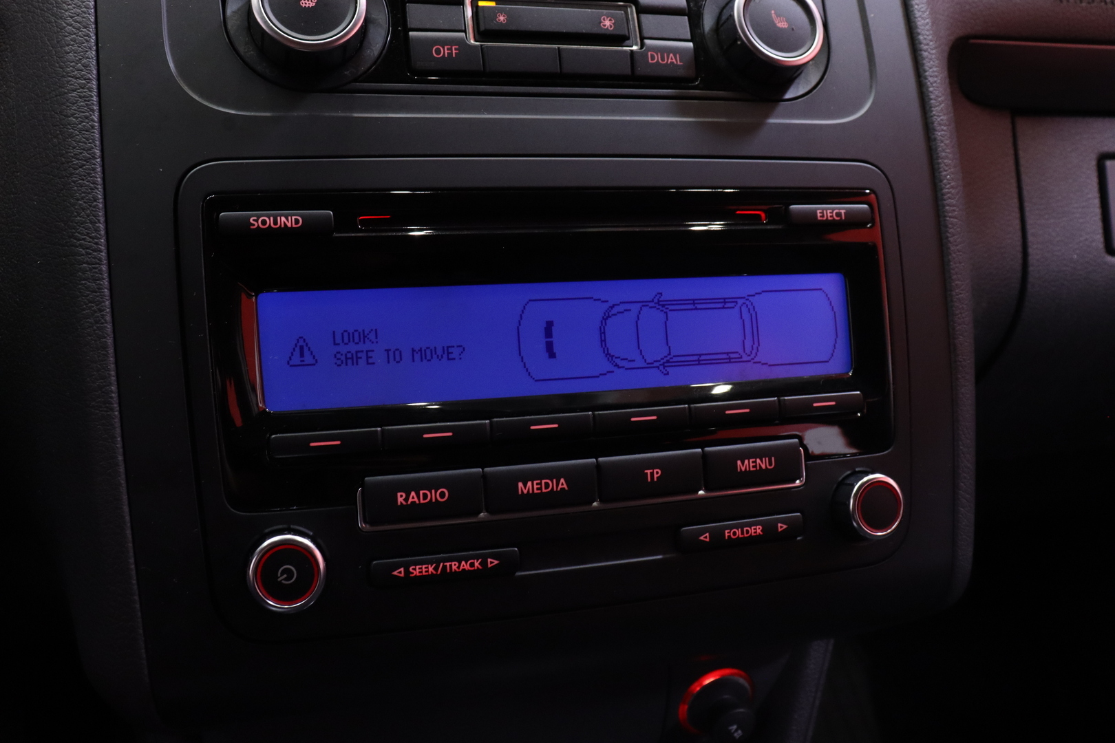 VOLKSWAGEN Touran 2010