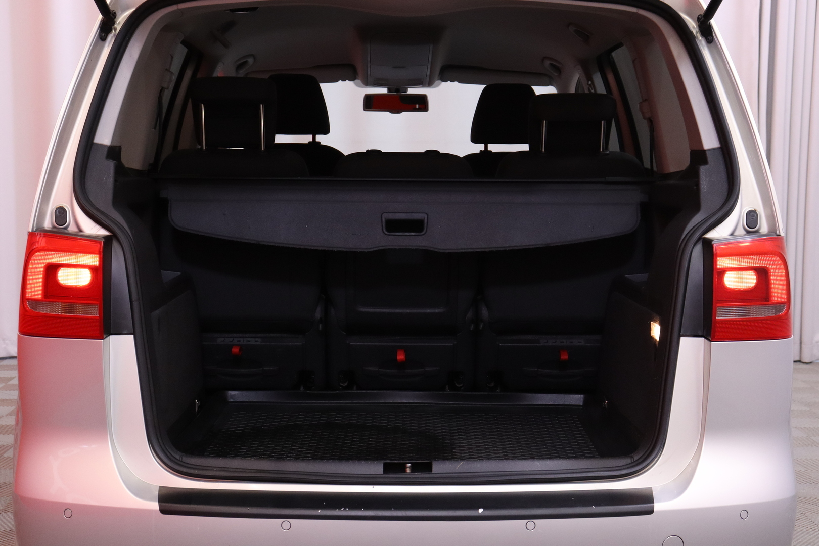 VOLKSWAGEN Touran 2010
