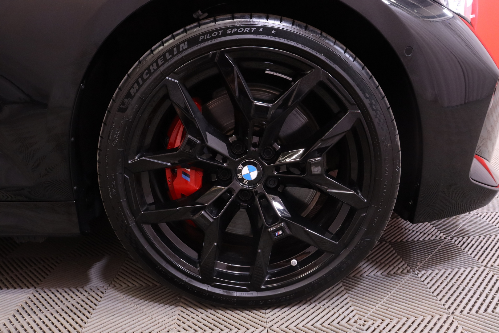 BMW 330 2025
