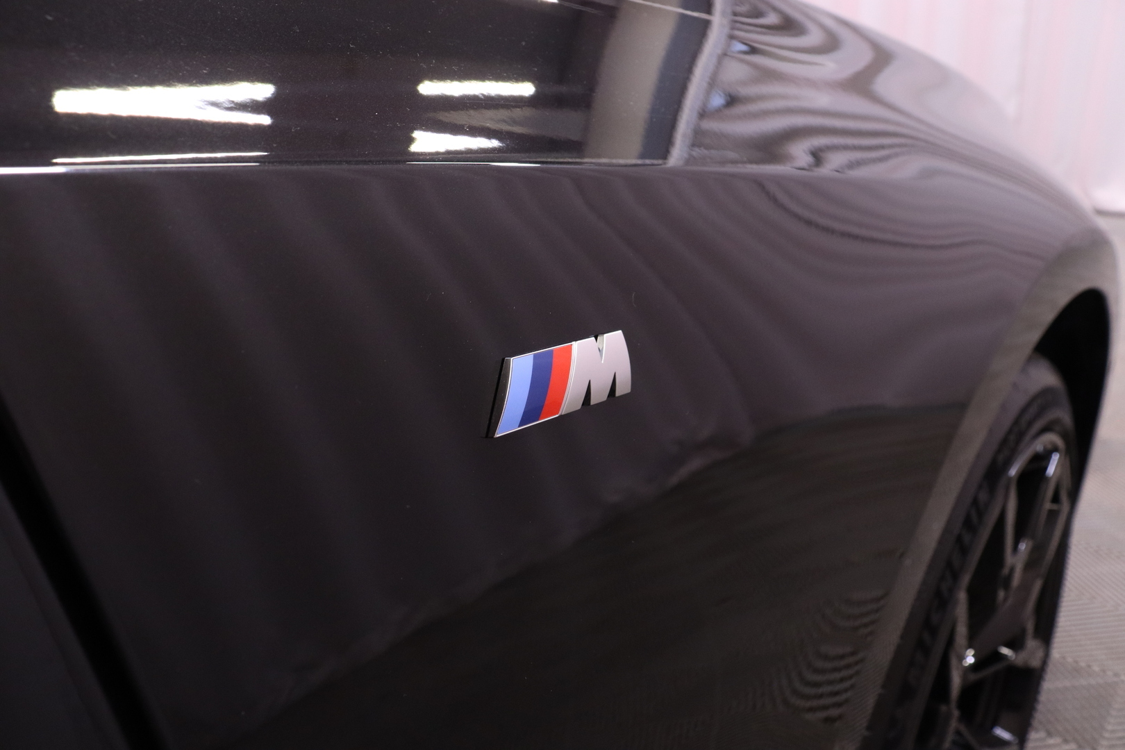 BMW 330 2025