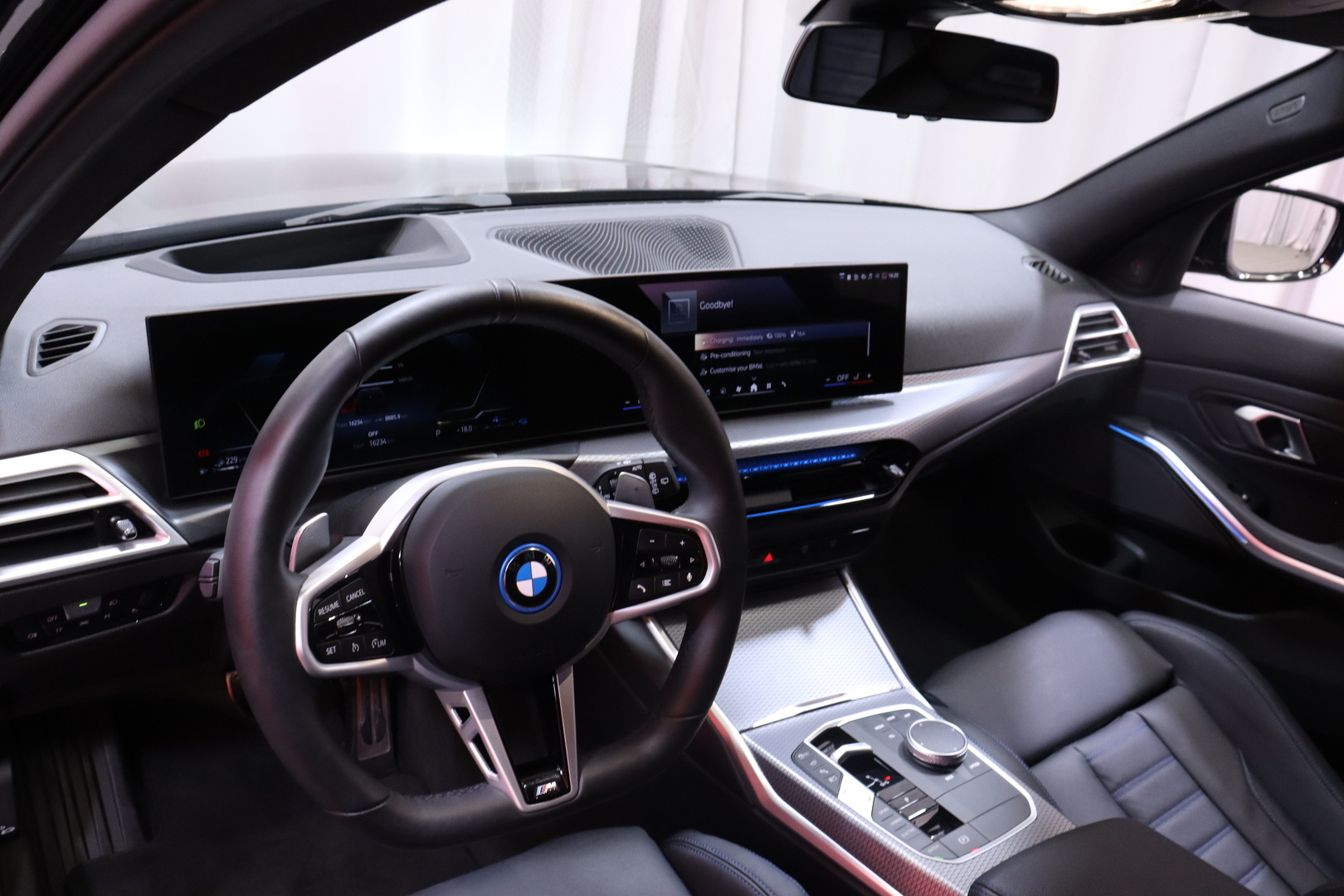 BMW 330 2025