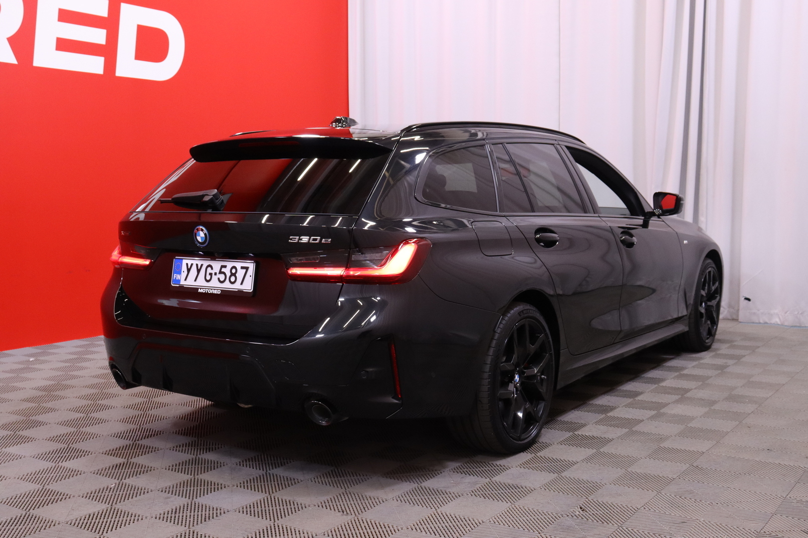 BMW 330 2025