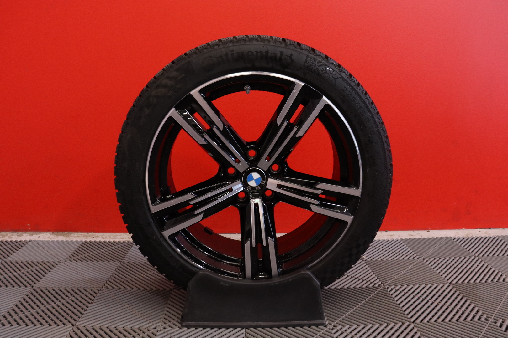 BMW 330 2025
