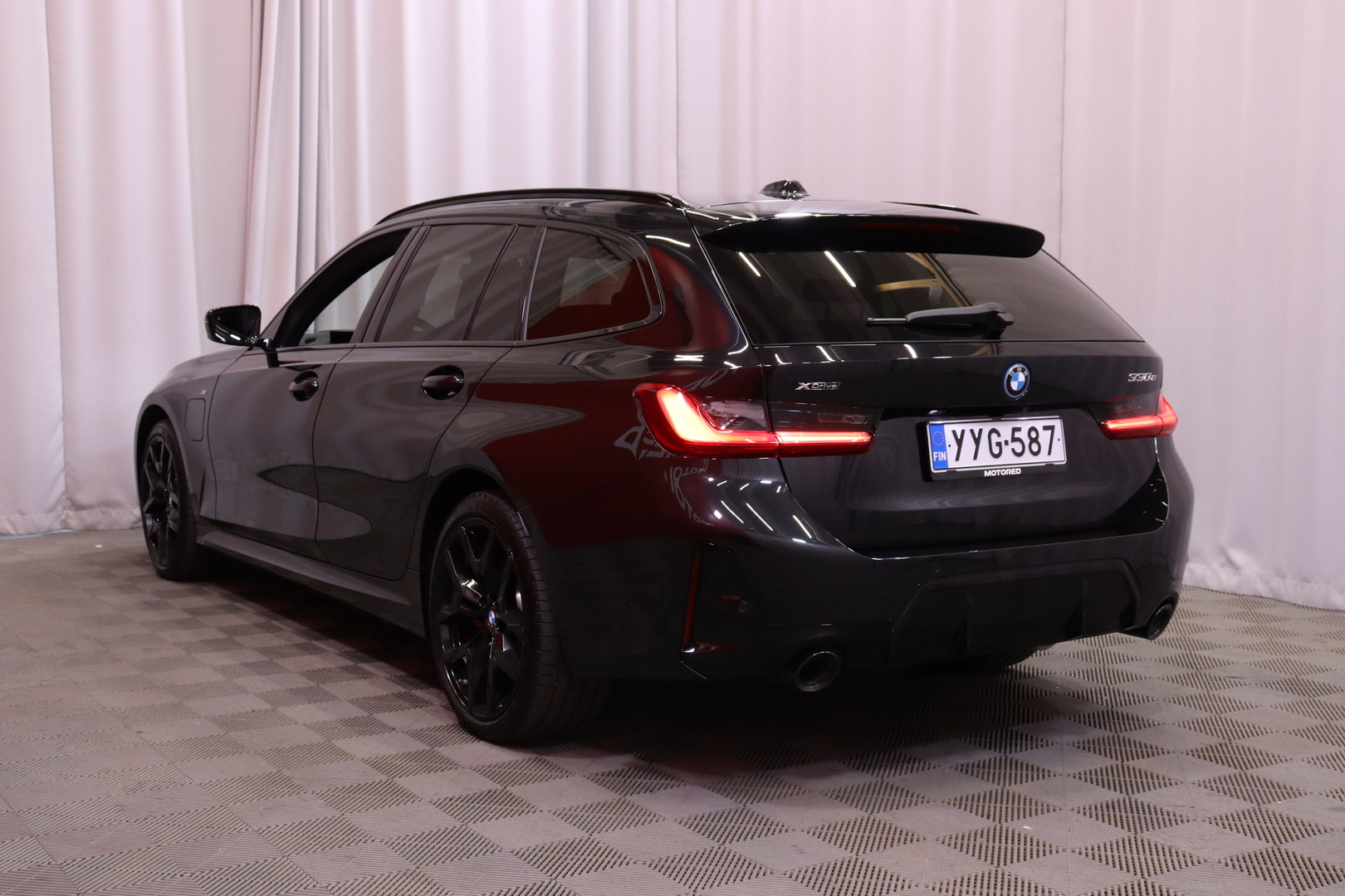 BMW 330 2025