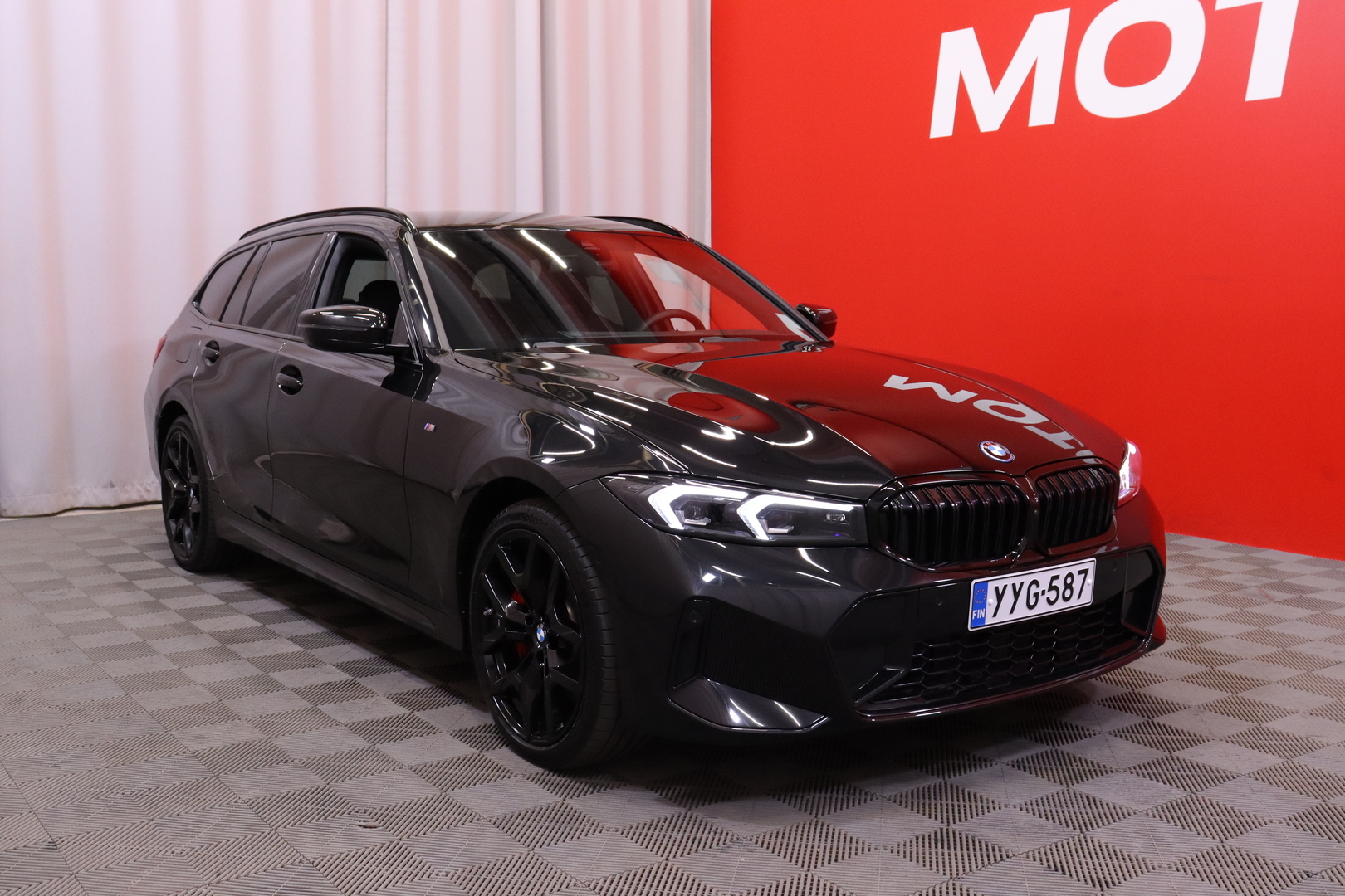 BMW 330 2025