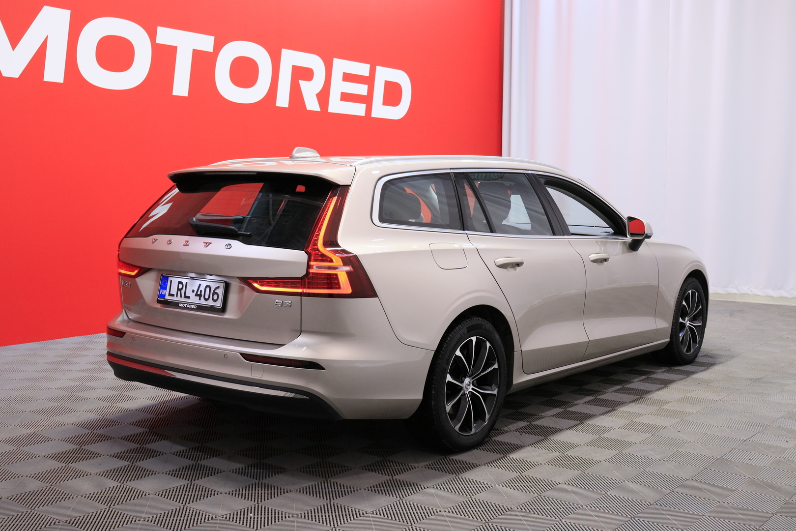 VOLVO V60 2023