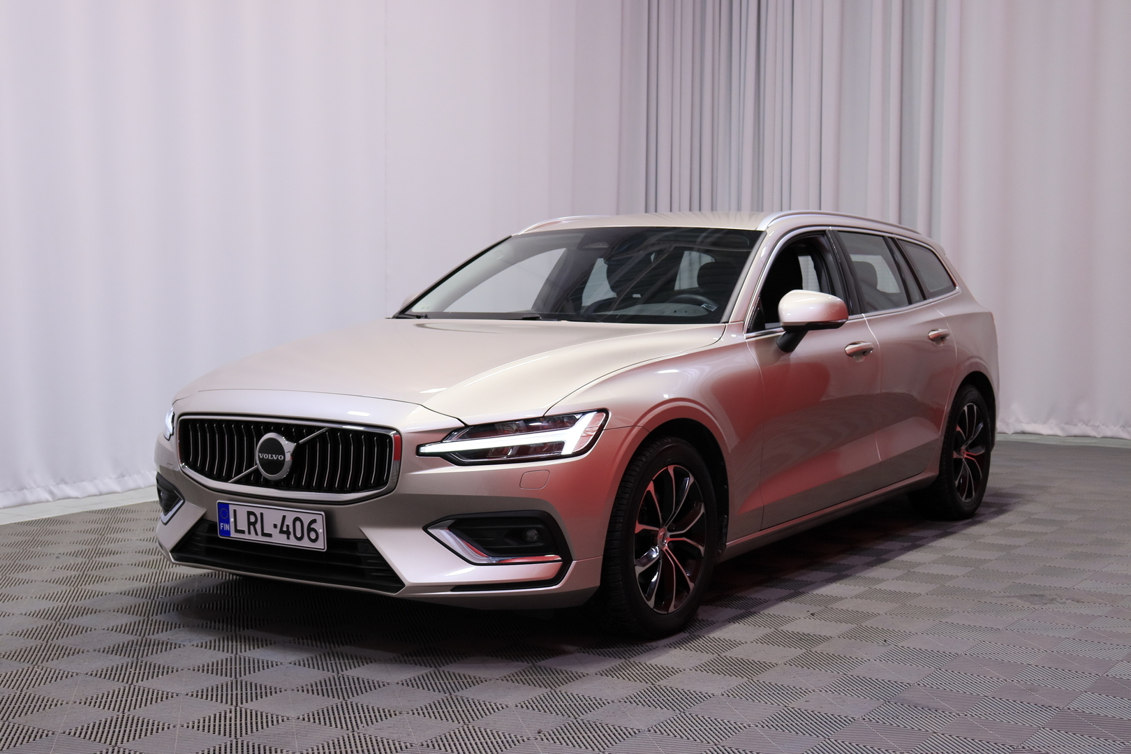 VOLVO V60 2023