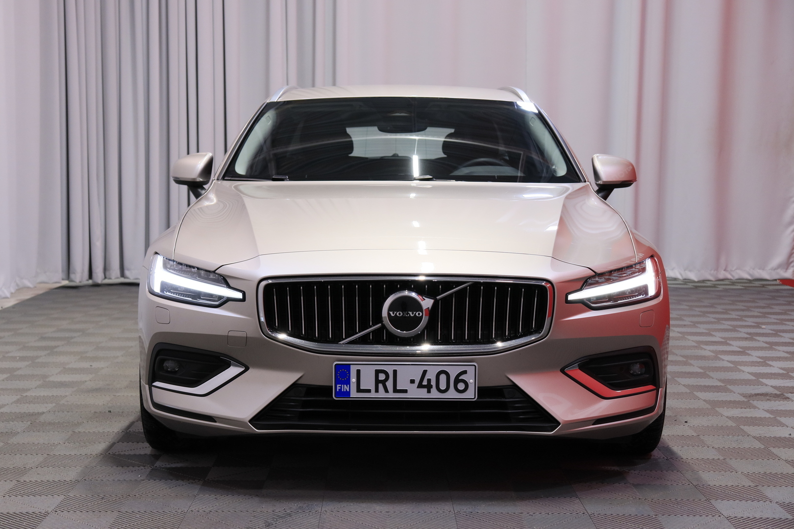 VOLVO V60 2023