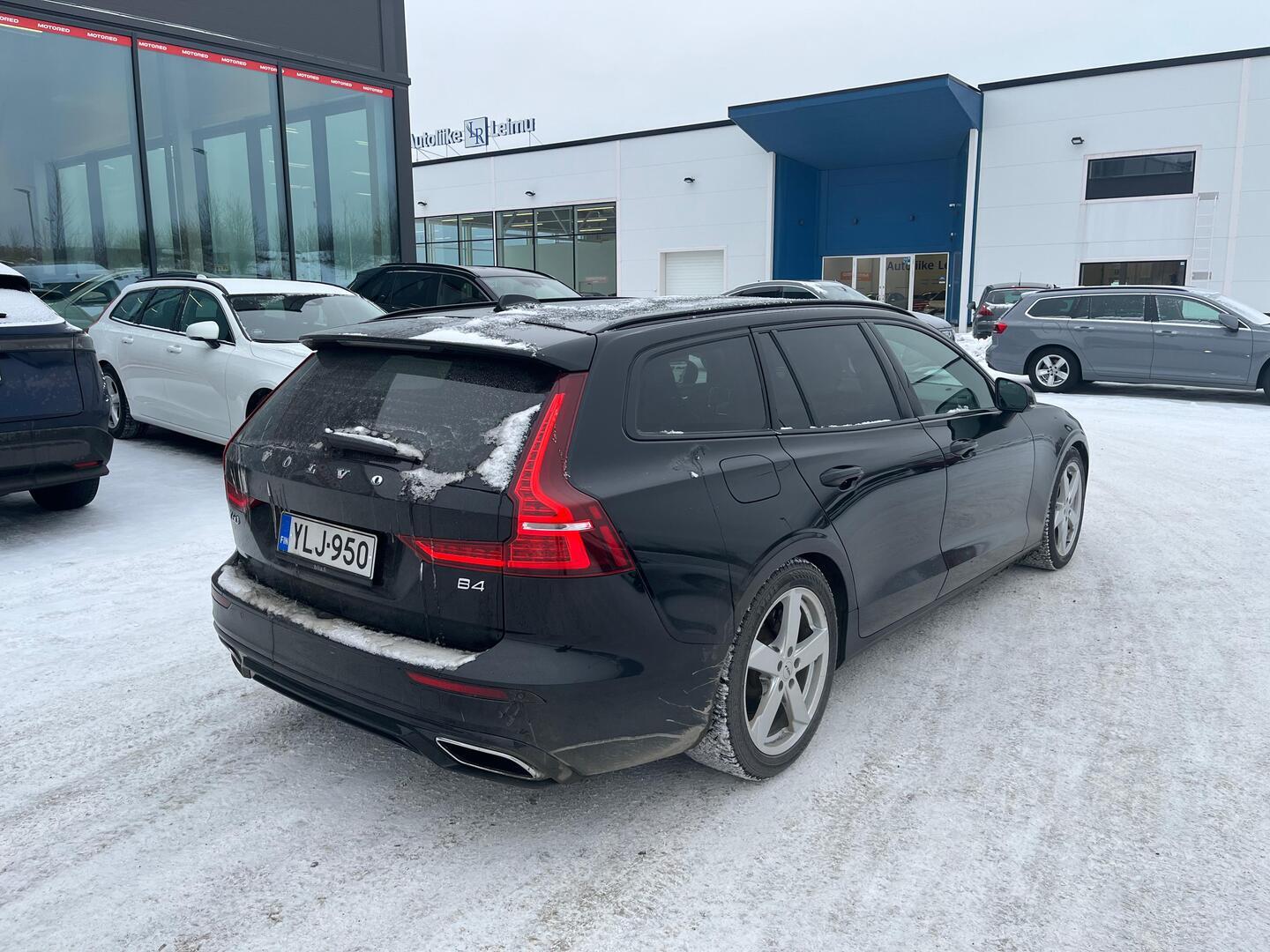 VOLVO V60 2022