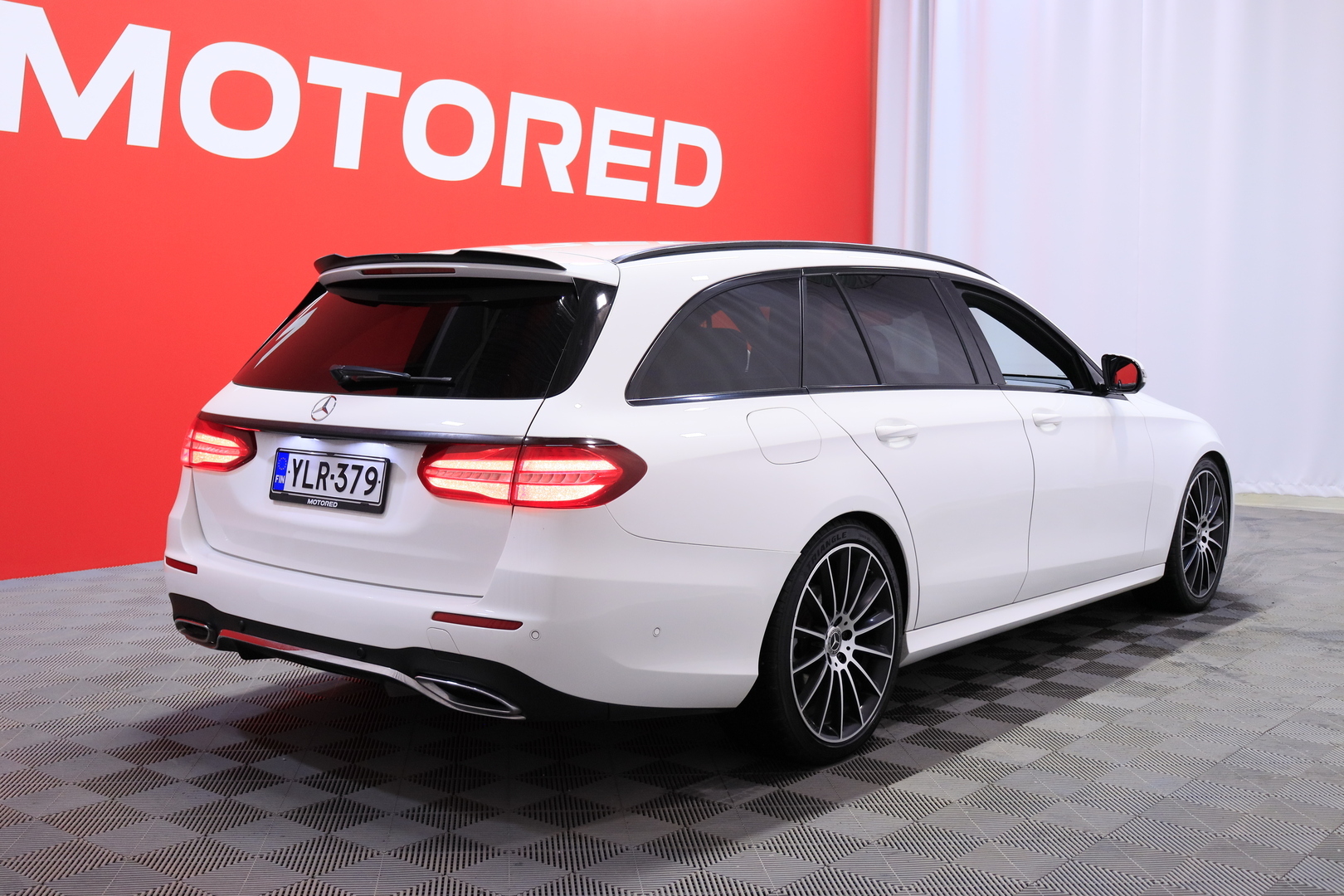 MERCEDES-BENZ E 2017