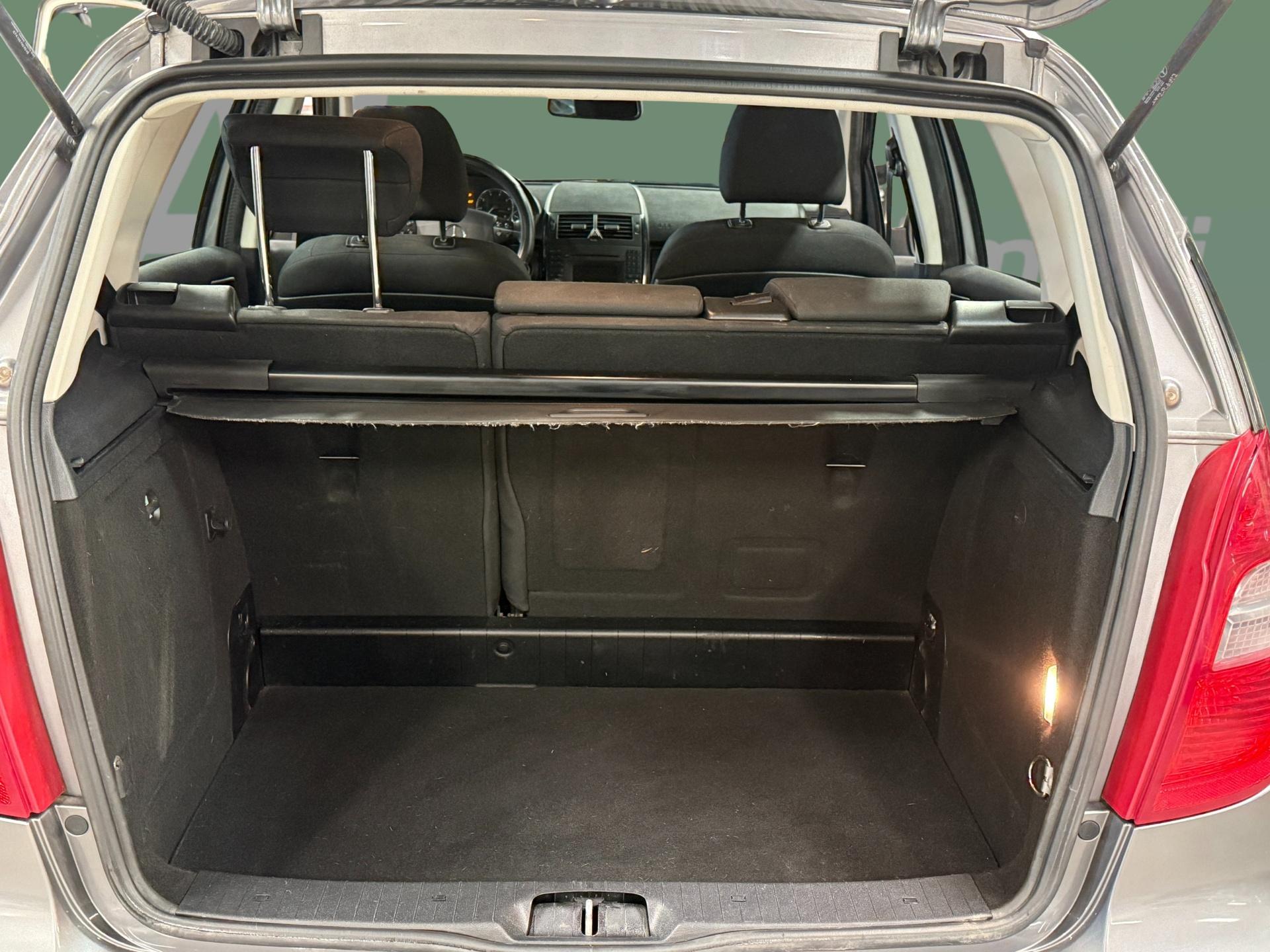 MERCEDES-BENZ A 2010