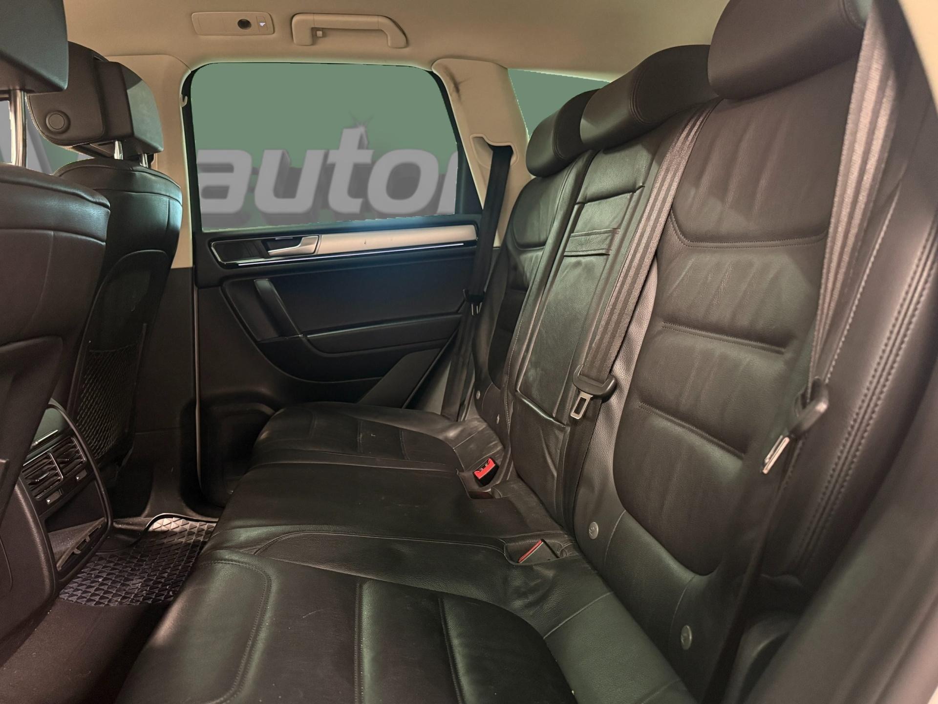 VOLKSWAGEN Touareg 2014