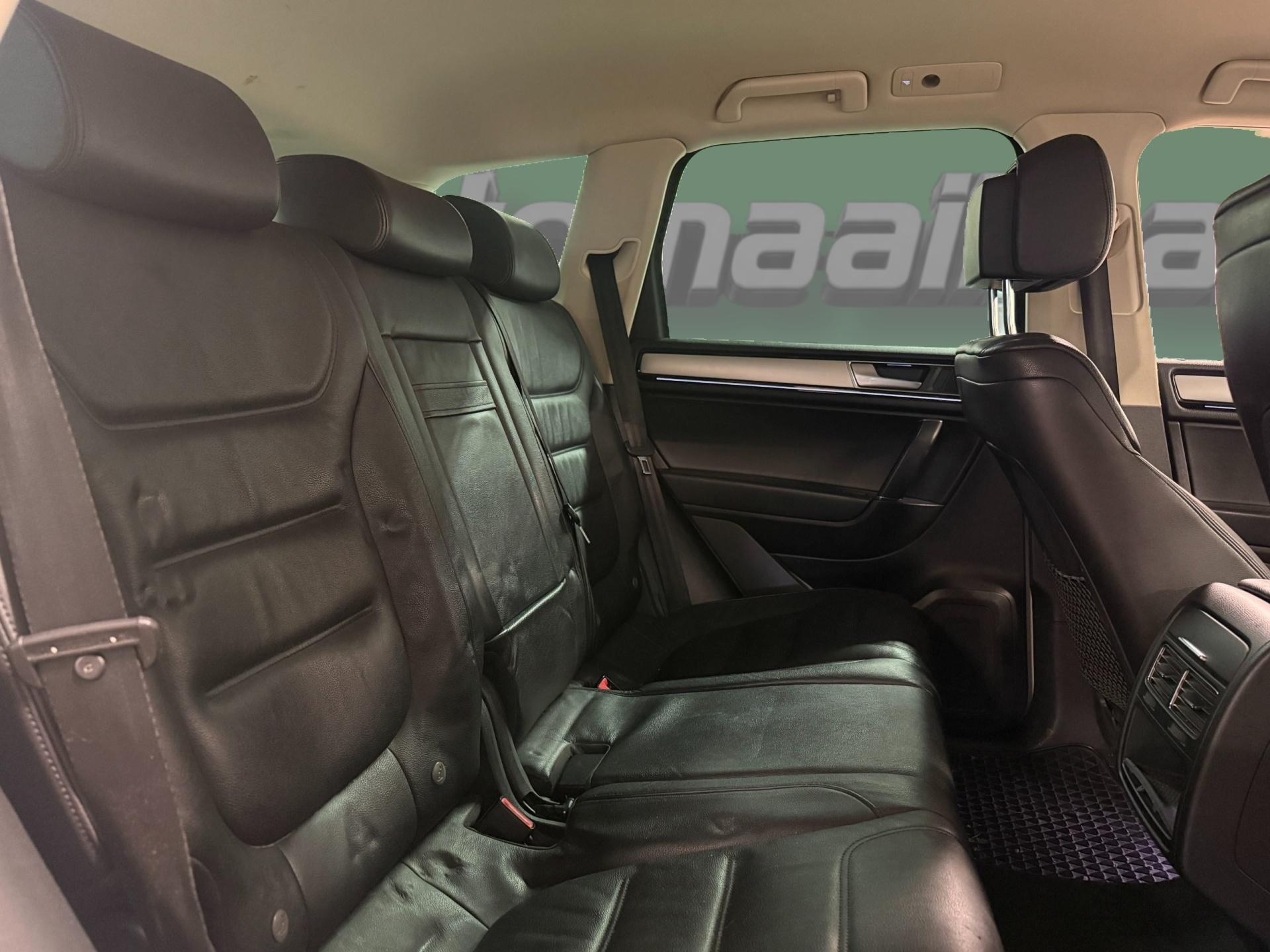VOLKSWAGEN Touareg 2014