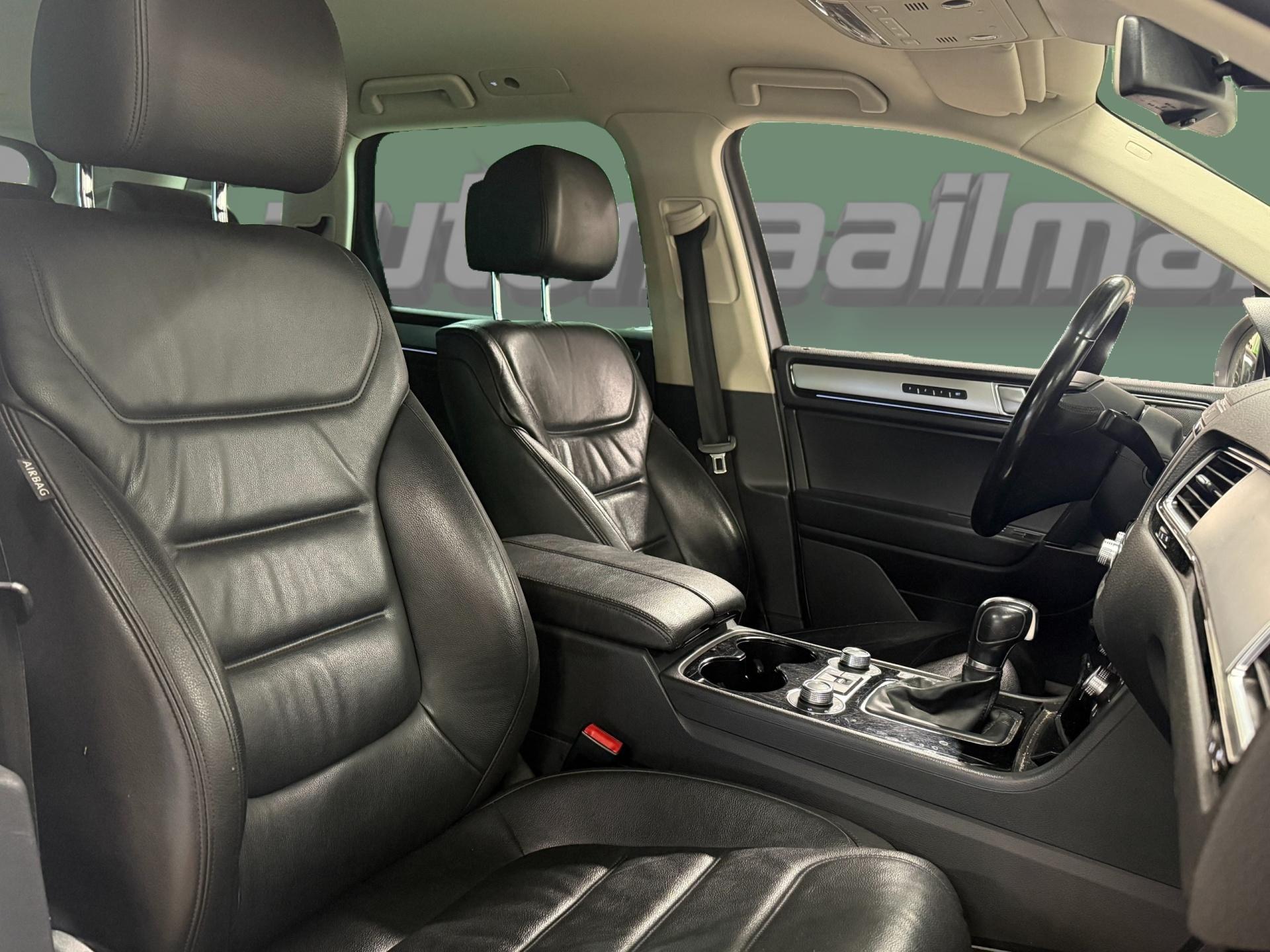 VOLKSWAGEN Touareg 2014