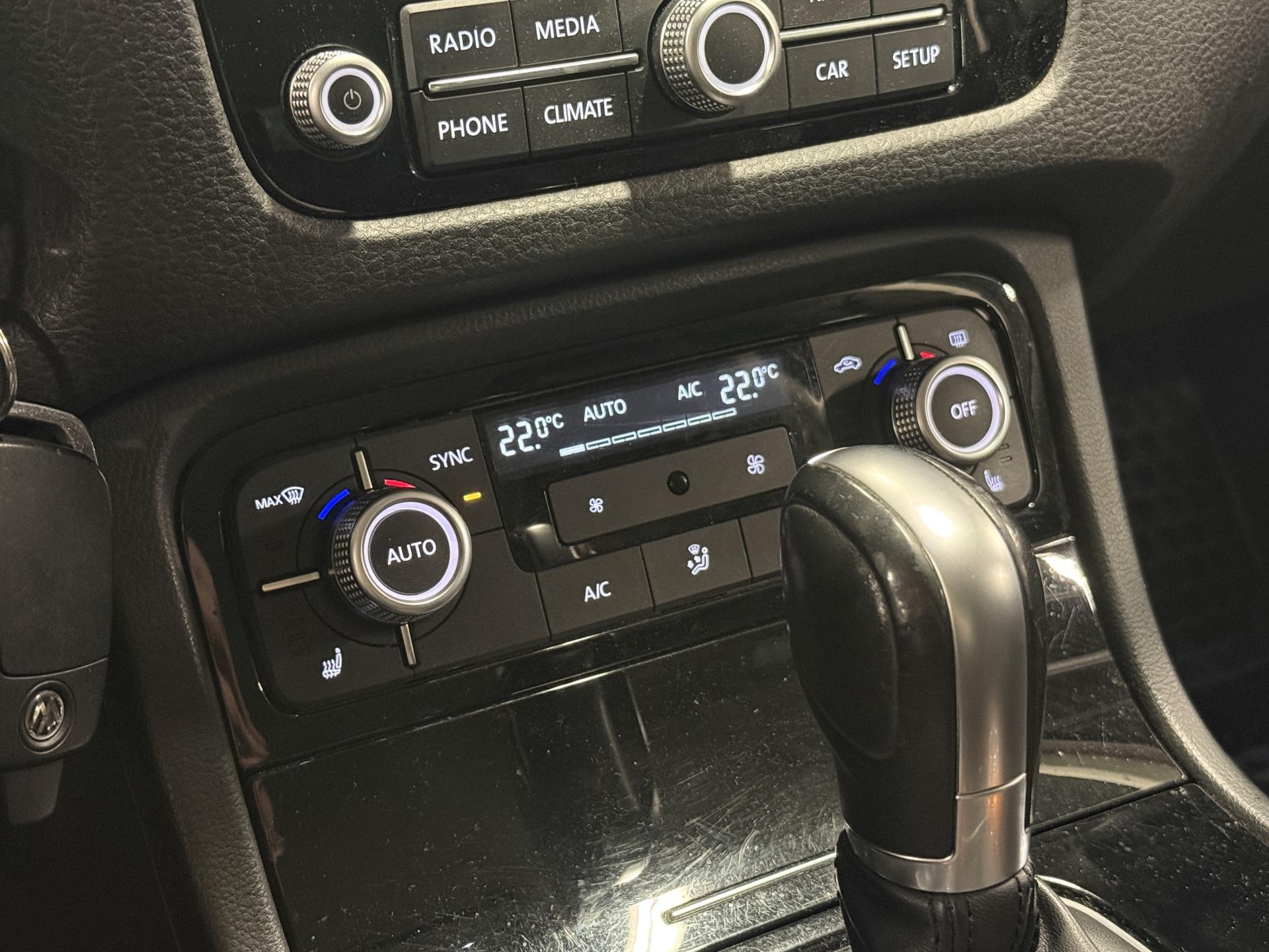 VOLKSWAGEN Touareg 2014