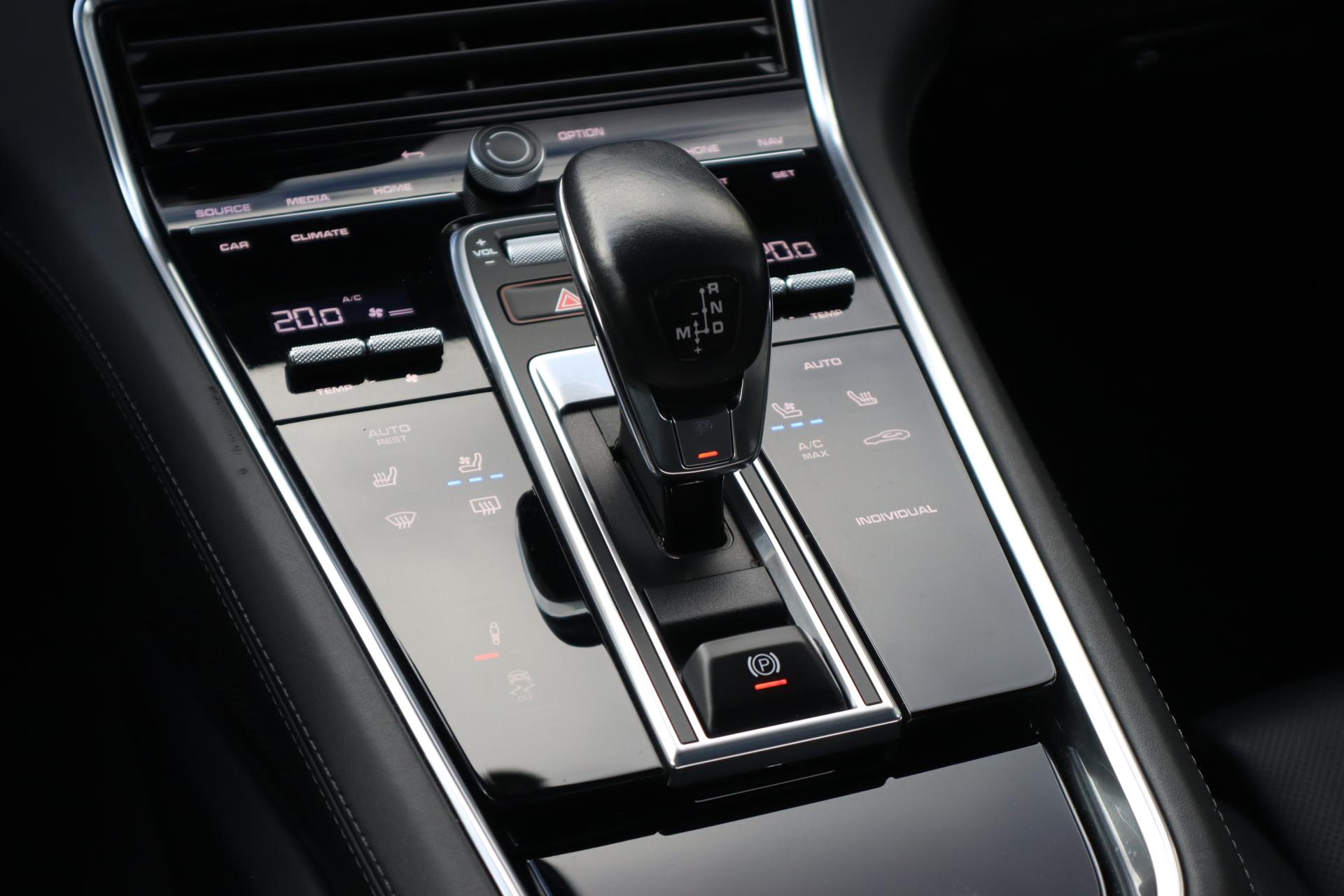 PORSCHE Panamera 2022