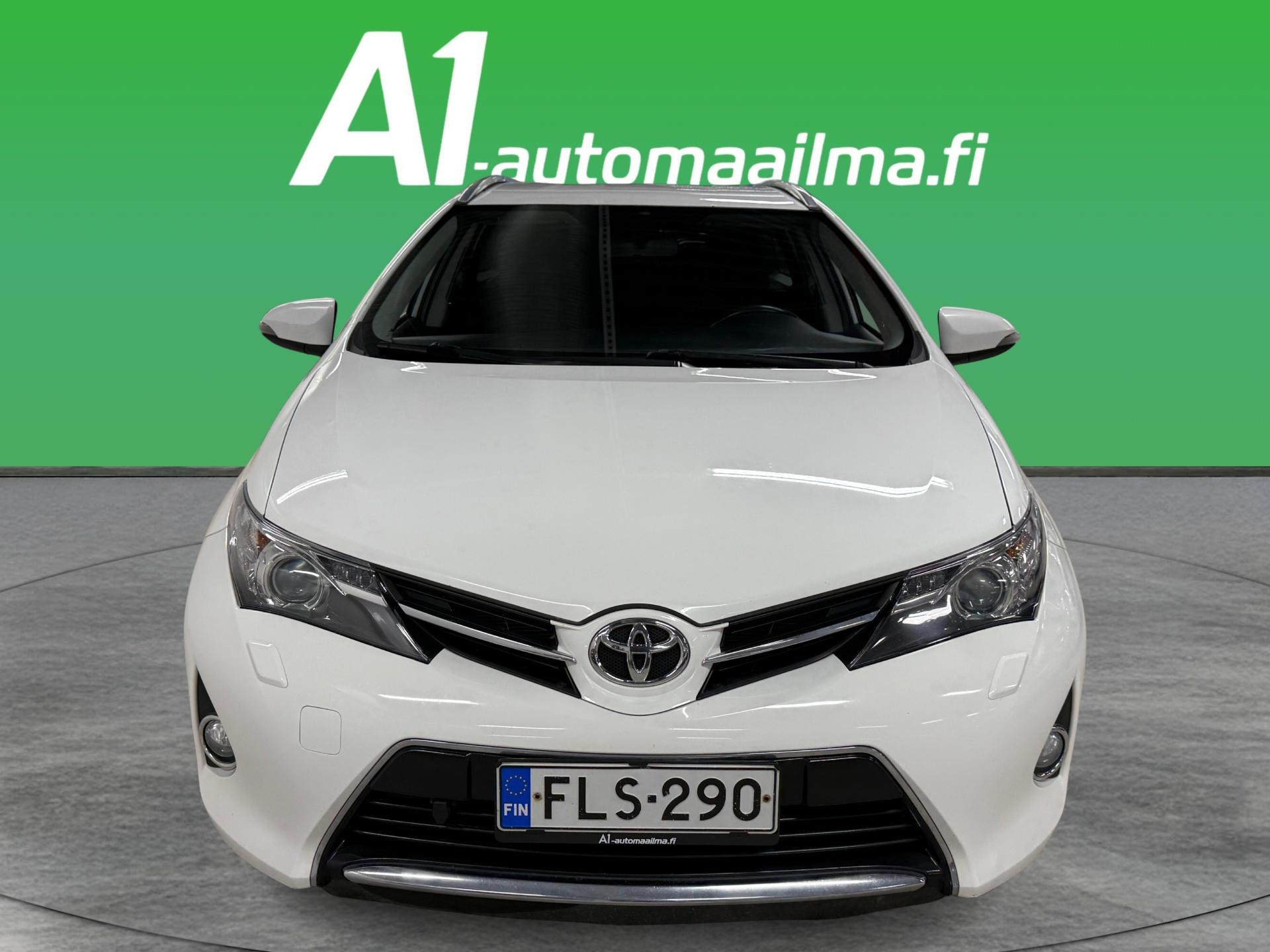 TOYOTA Auris 2015