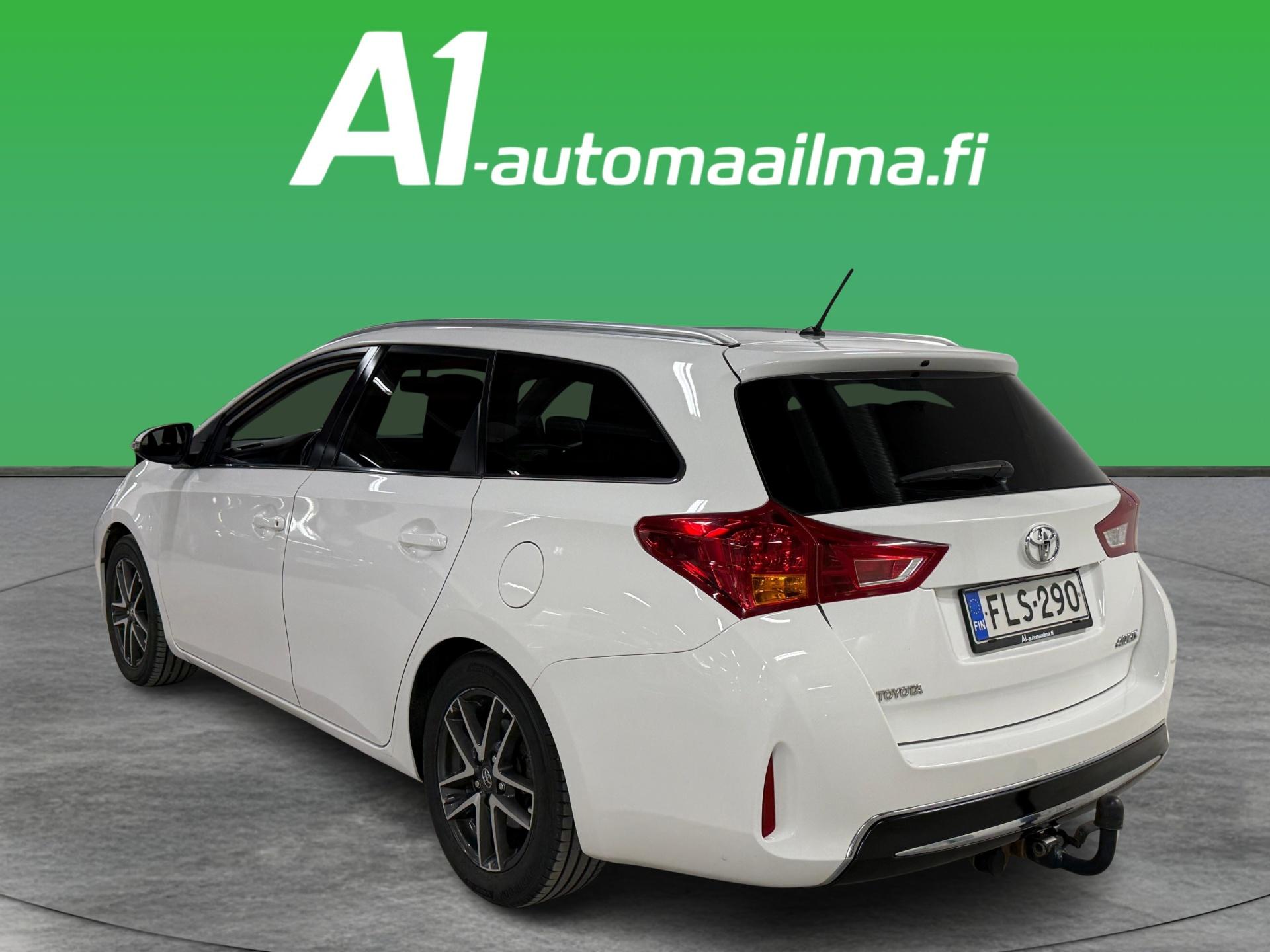 TOYOTA Auris 2015