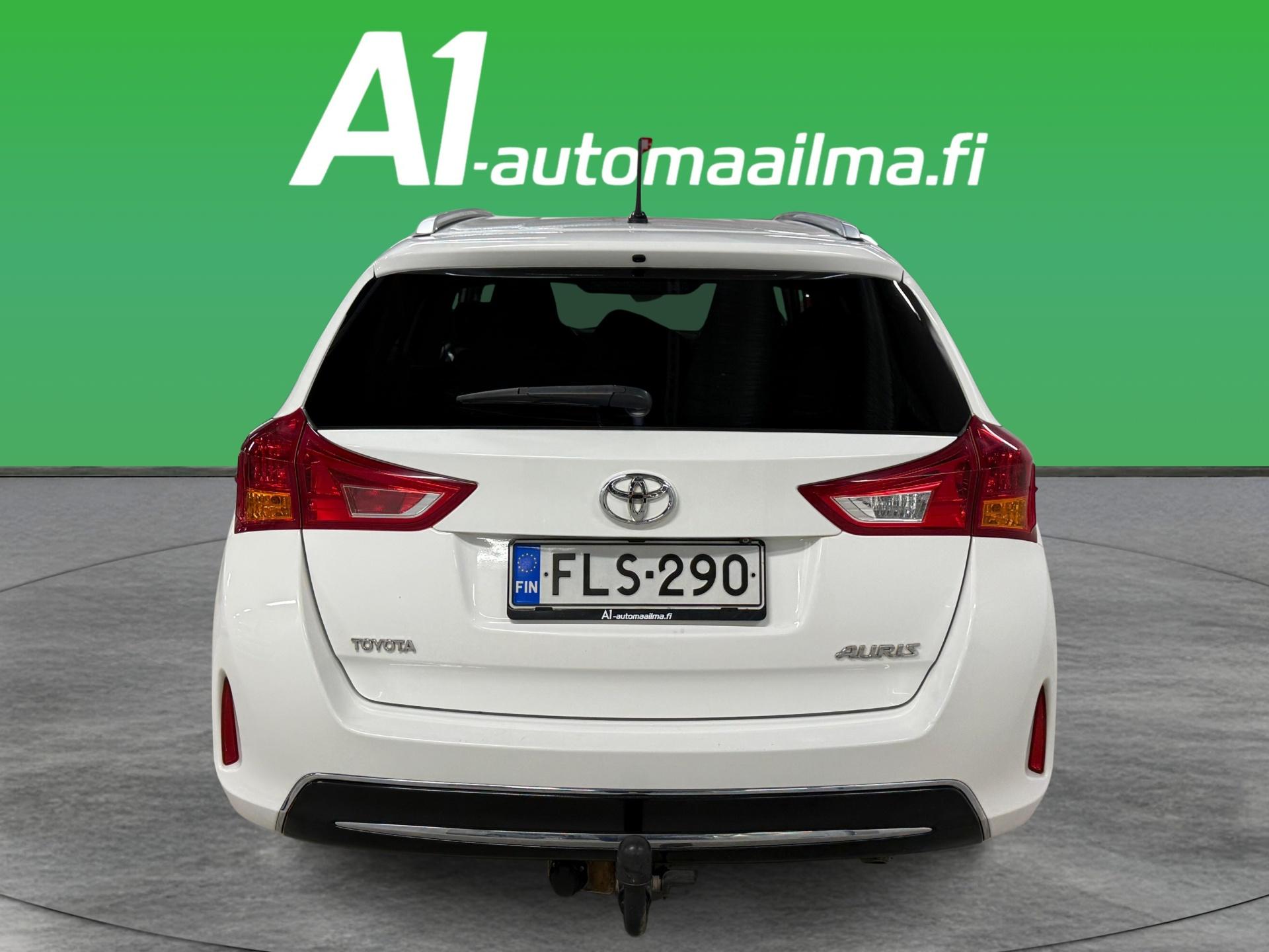 TOYOTA Auris 2015