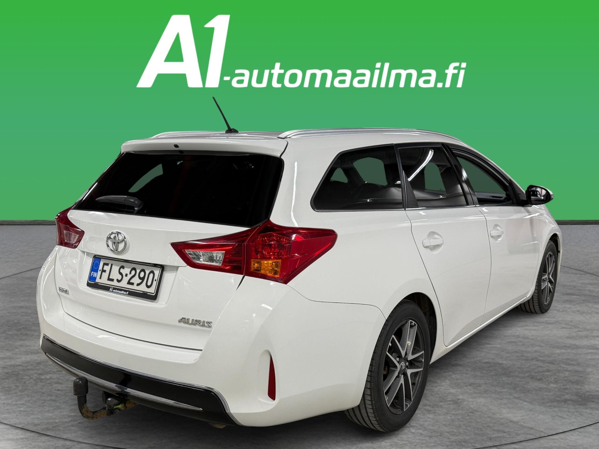 TOYOTA Auris 2015
