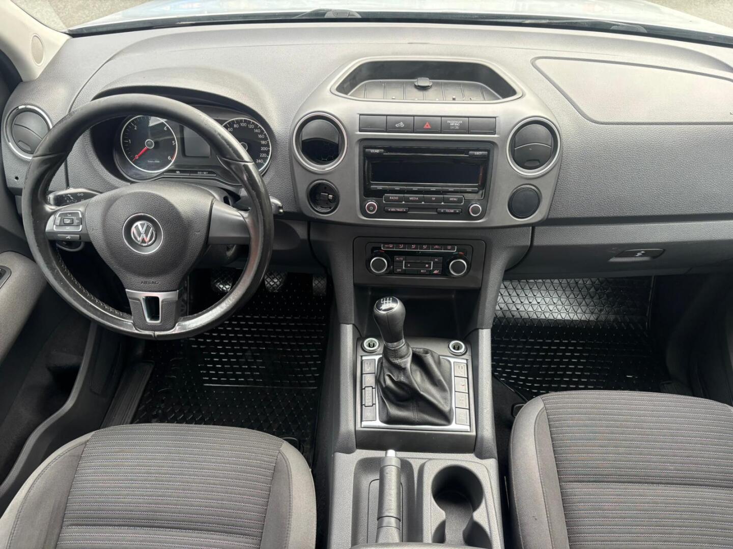 VOLKSWAGEN Amarok 2012