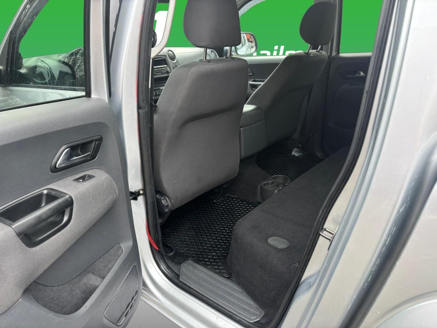 VOLKSWAGEN Amarok 2012