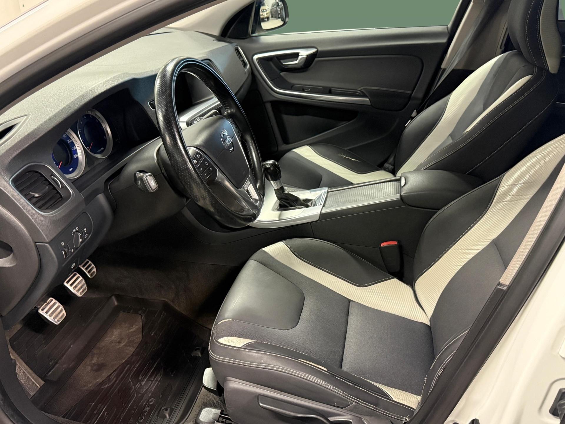 VOLVO V60 2011