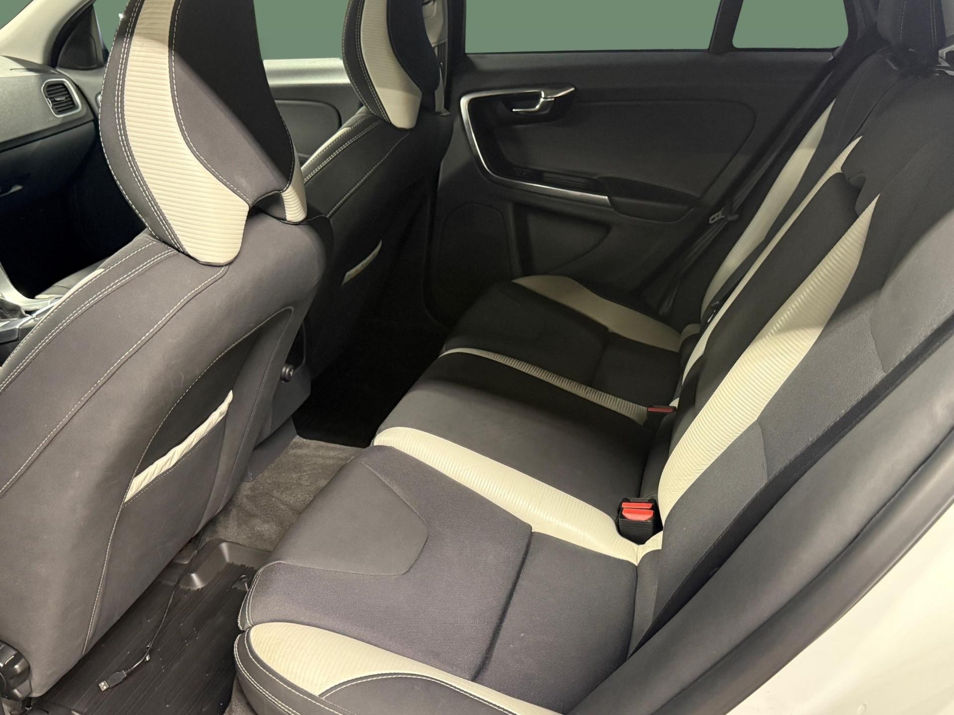 VOLVO V60 2011