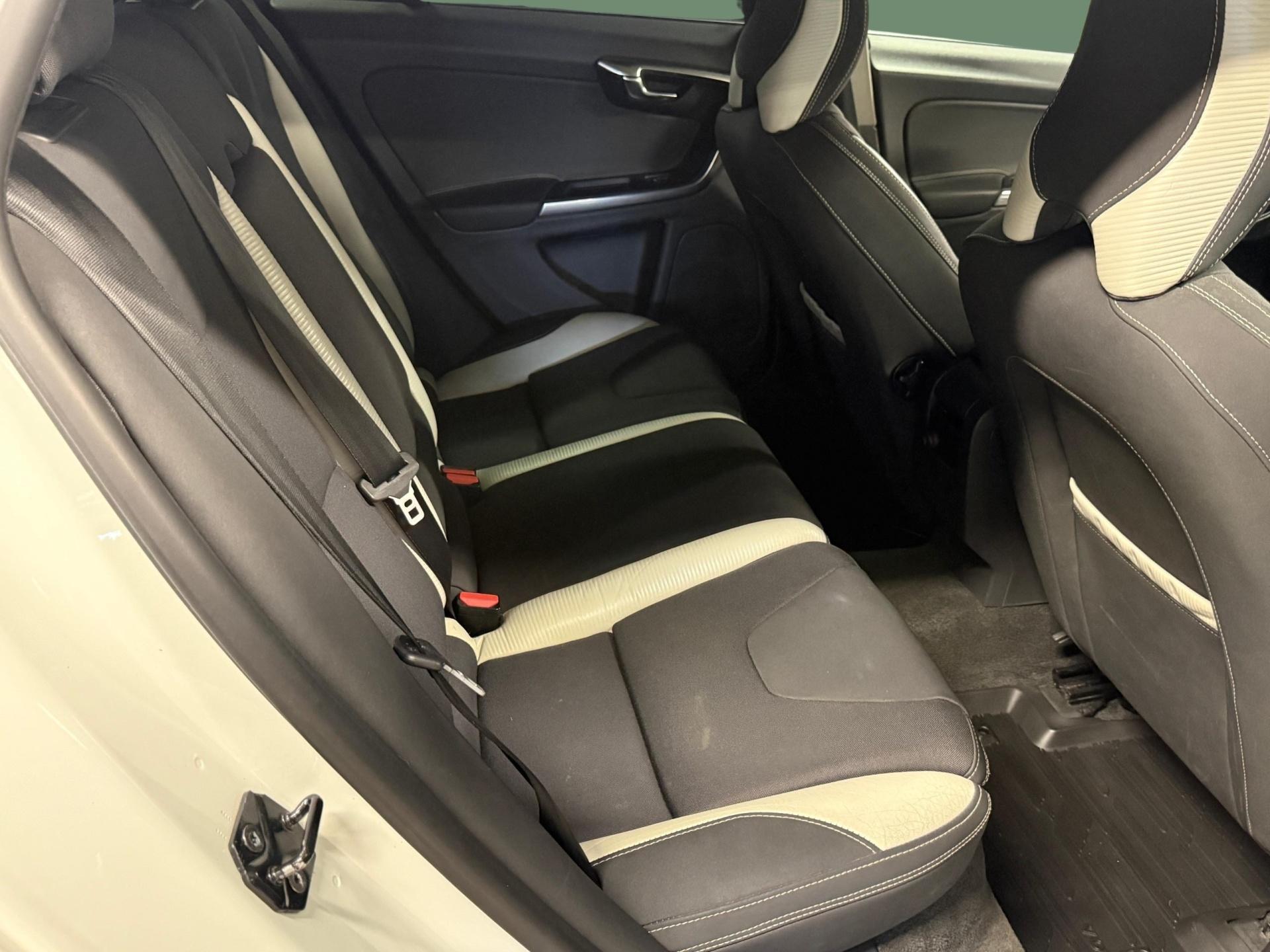 VOLVO V60 2011
