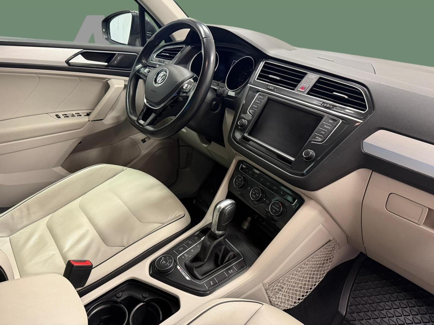 VOLKSWAGEN Tiguan 2016