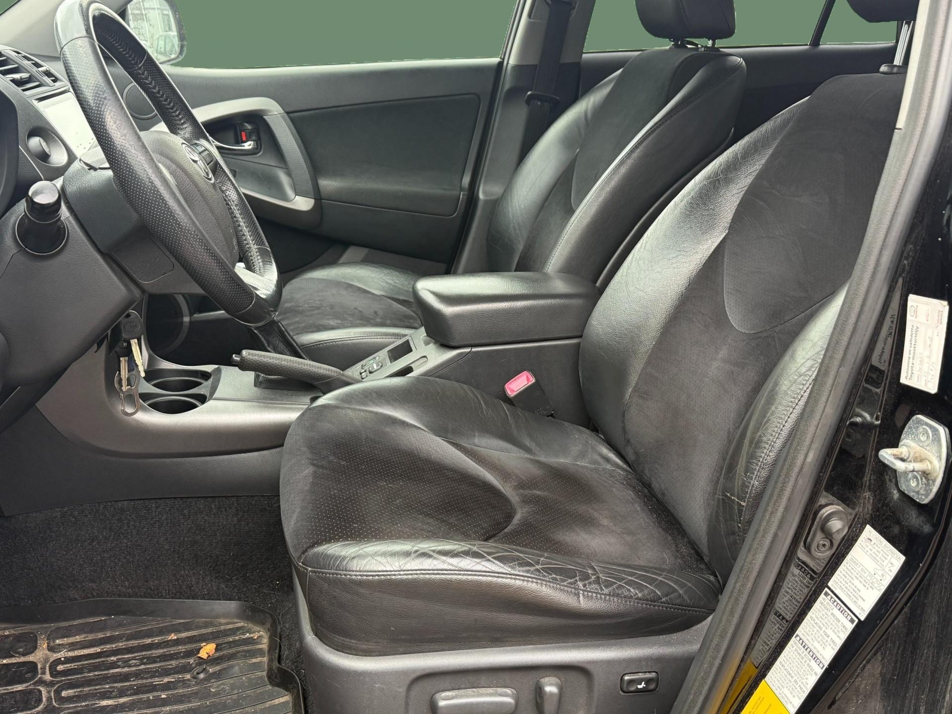 TOYOTA RAV4 2011