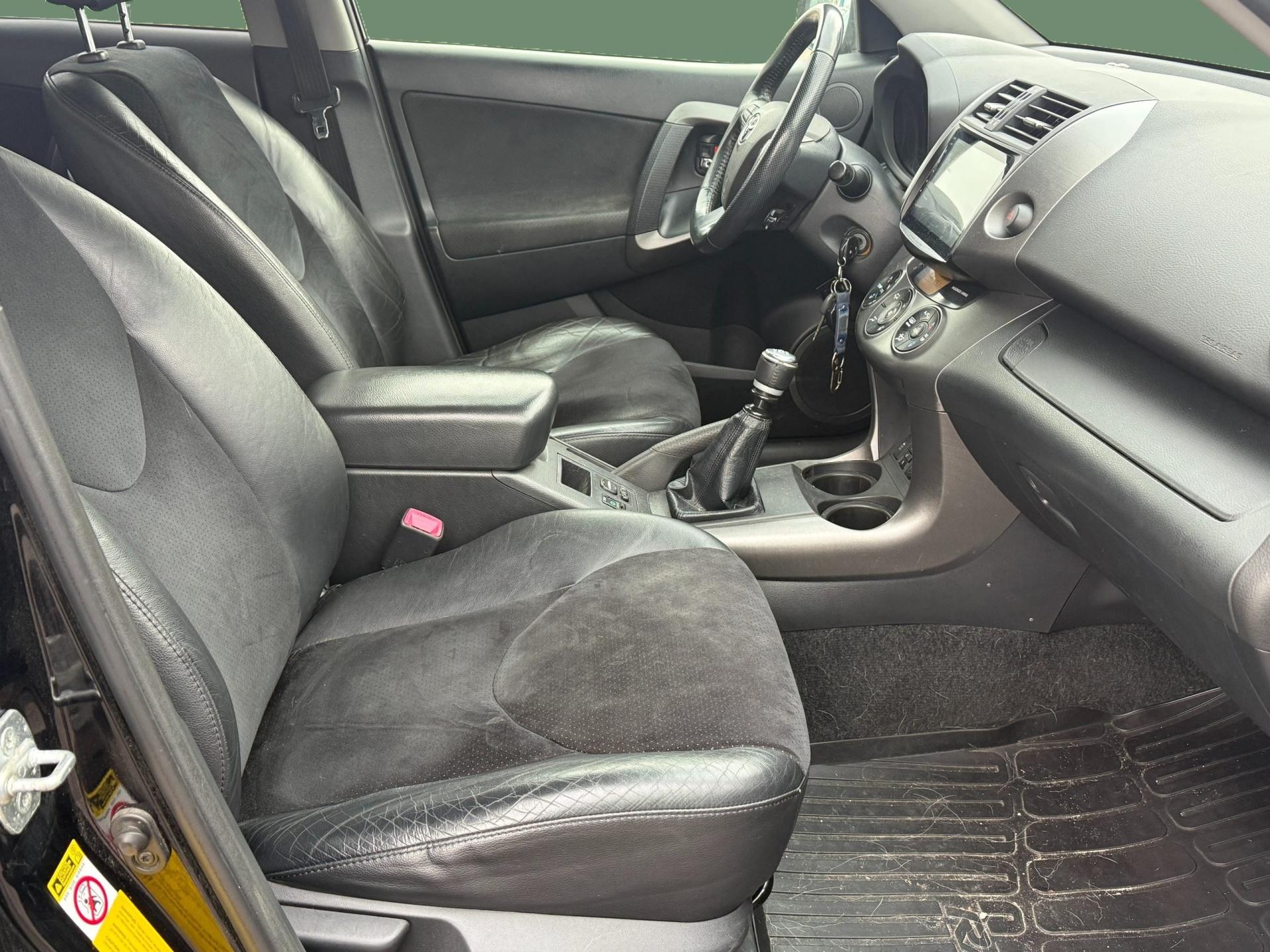 TOYOTA RAV4 2011