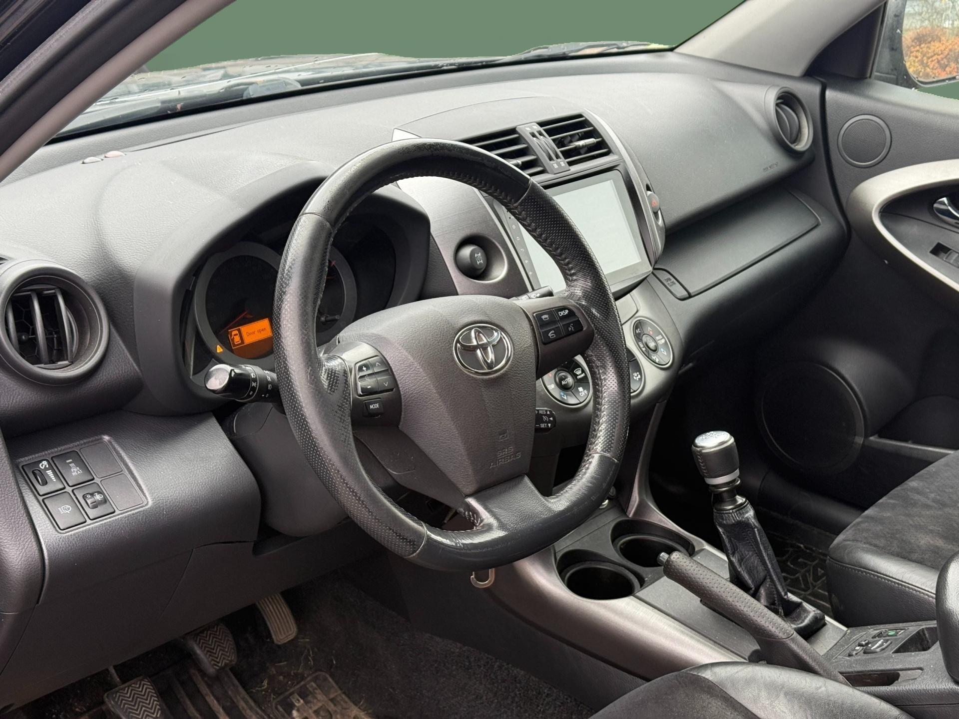 TOYOTA RAV4 2011