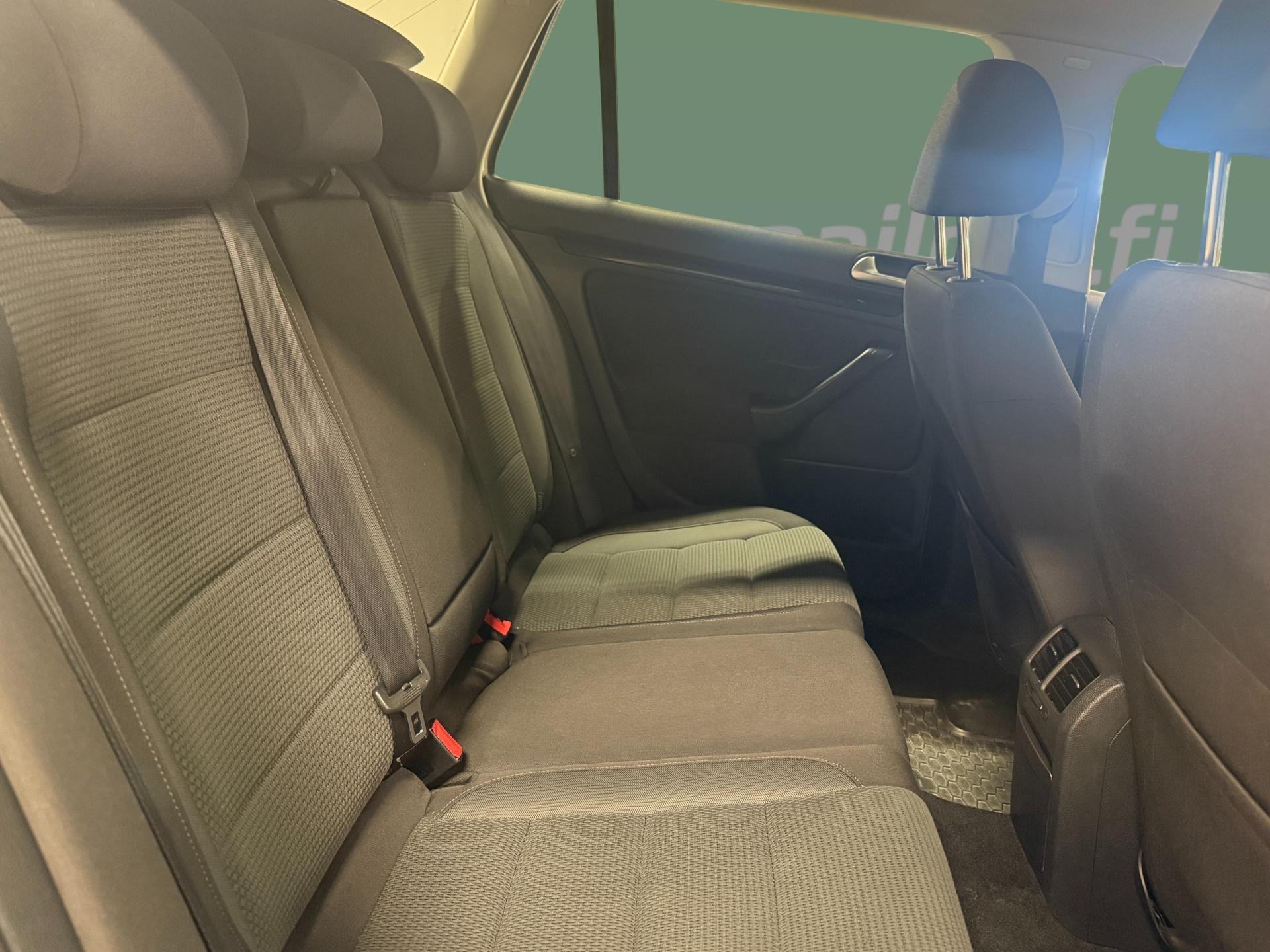 VOLKSWAGEN Golf 2013