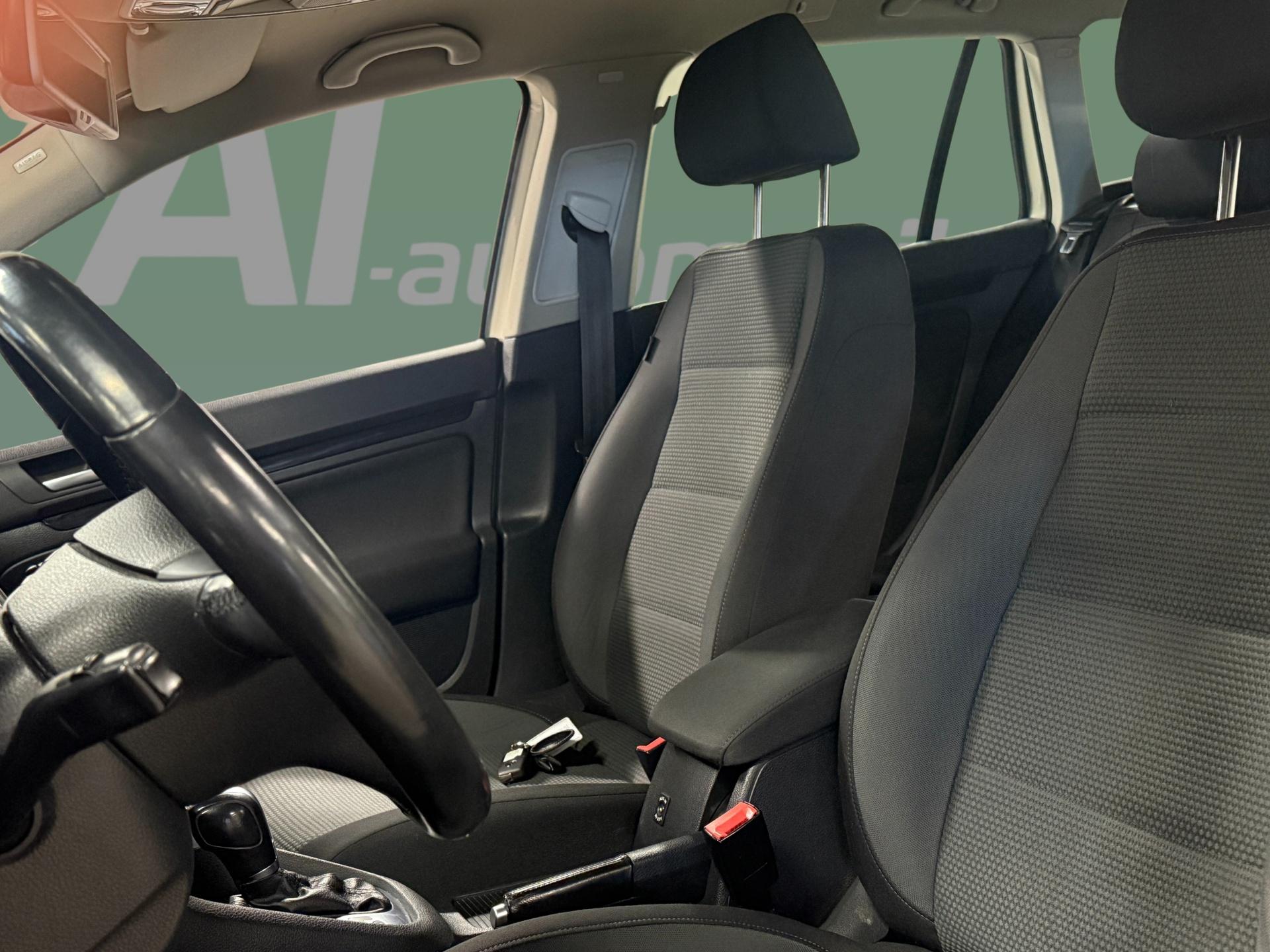 VOLKSWAGEN Golf 2013