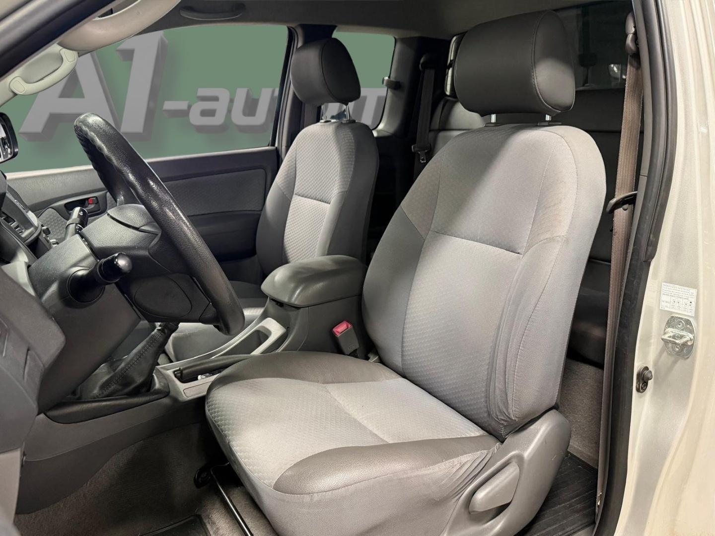 TOYOTA Hilux 2012