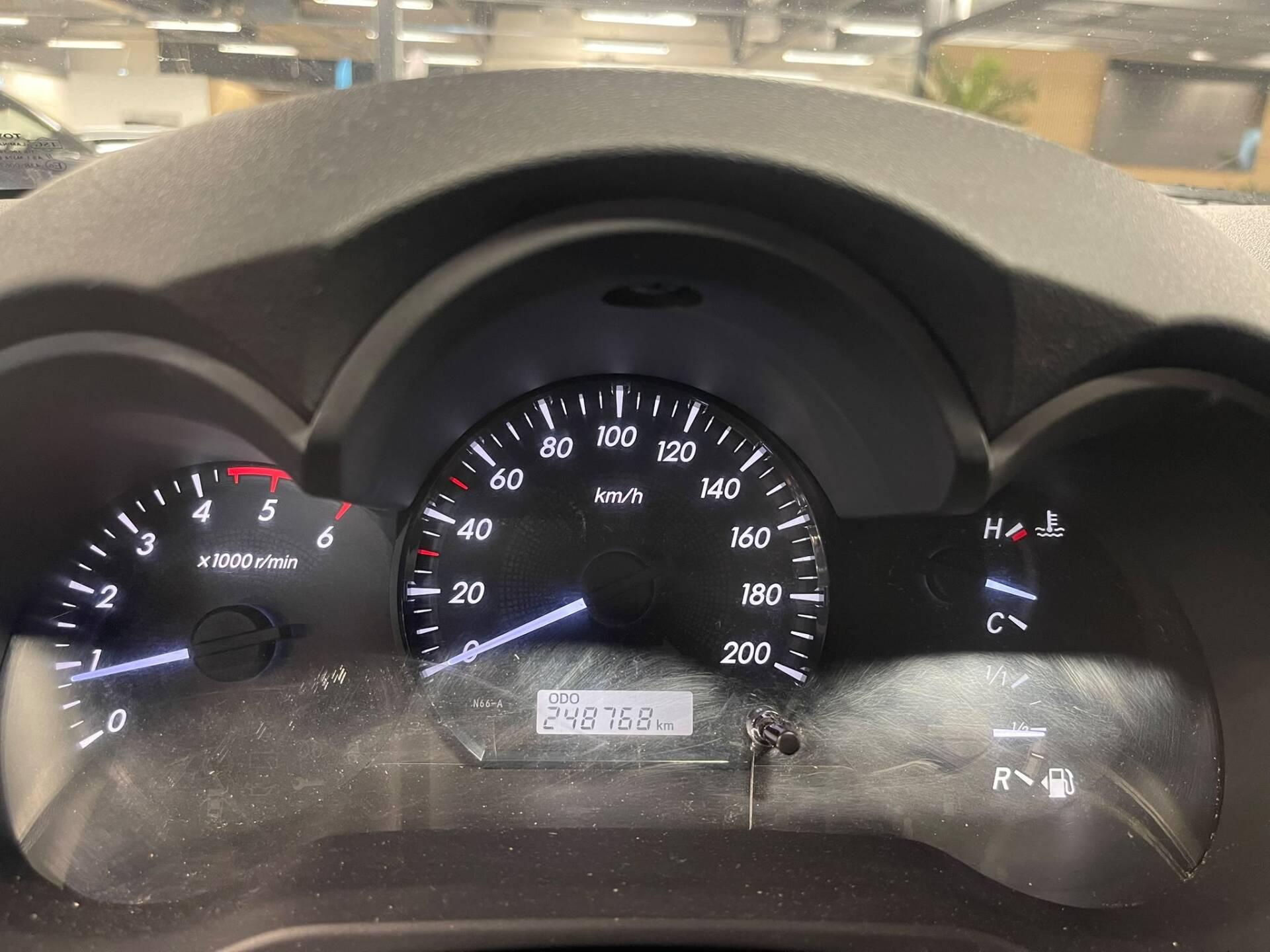 TOYOTA Hilux 2012