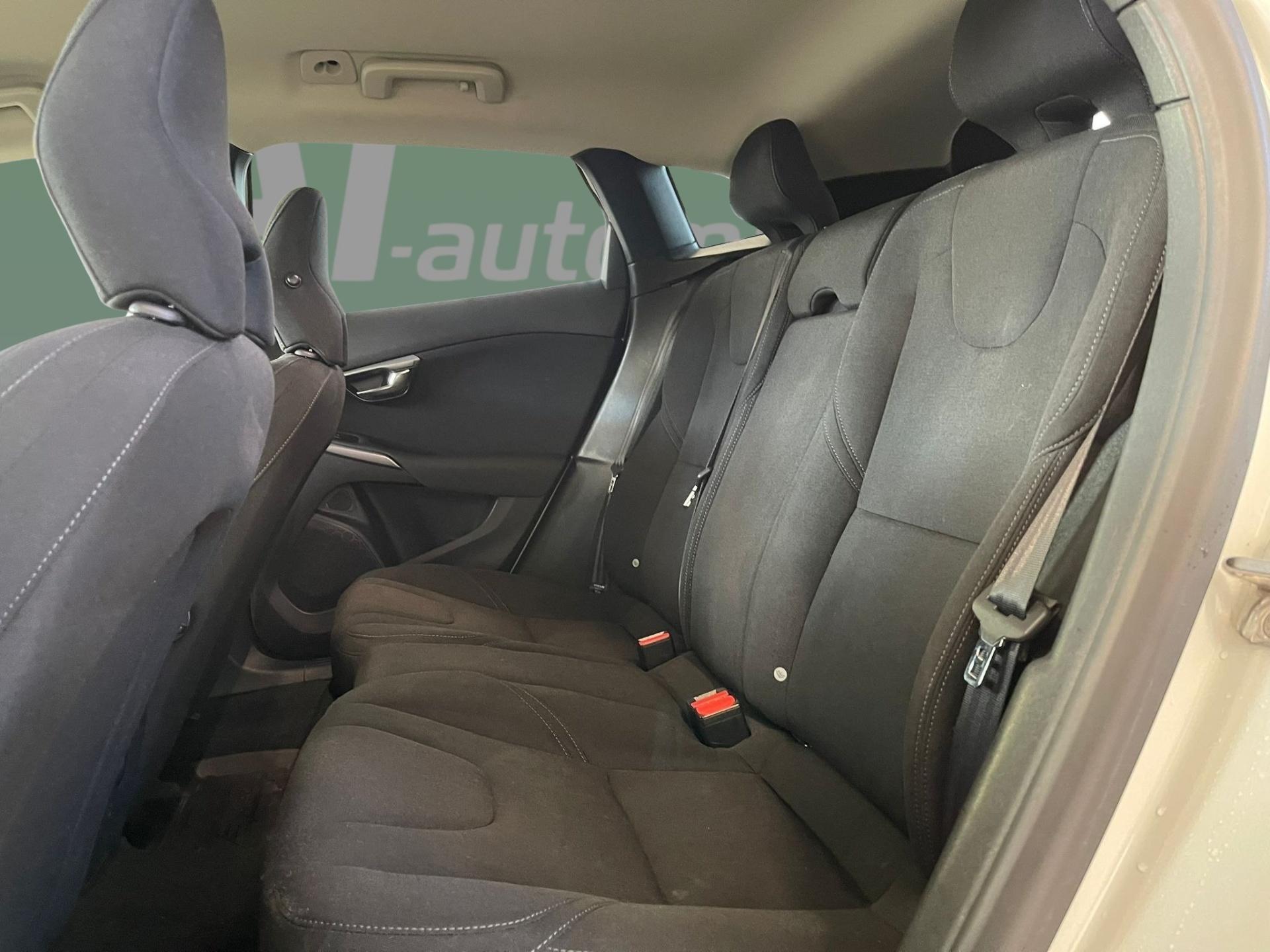 VOLVO V40 2014