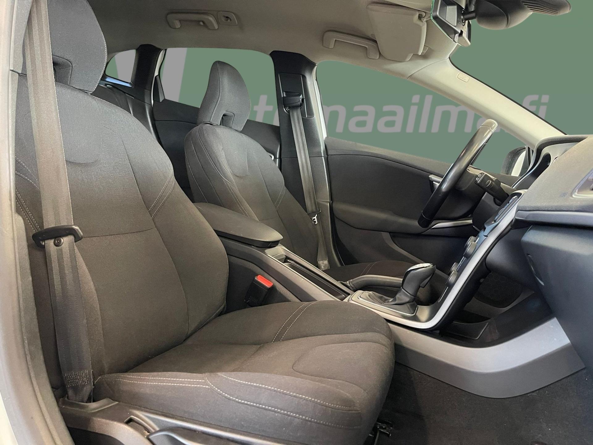 VOLVO V40 2014