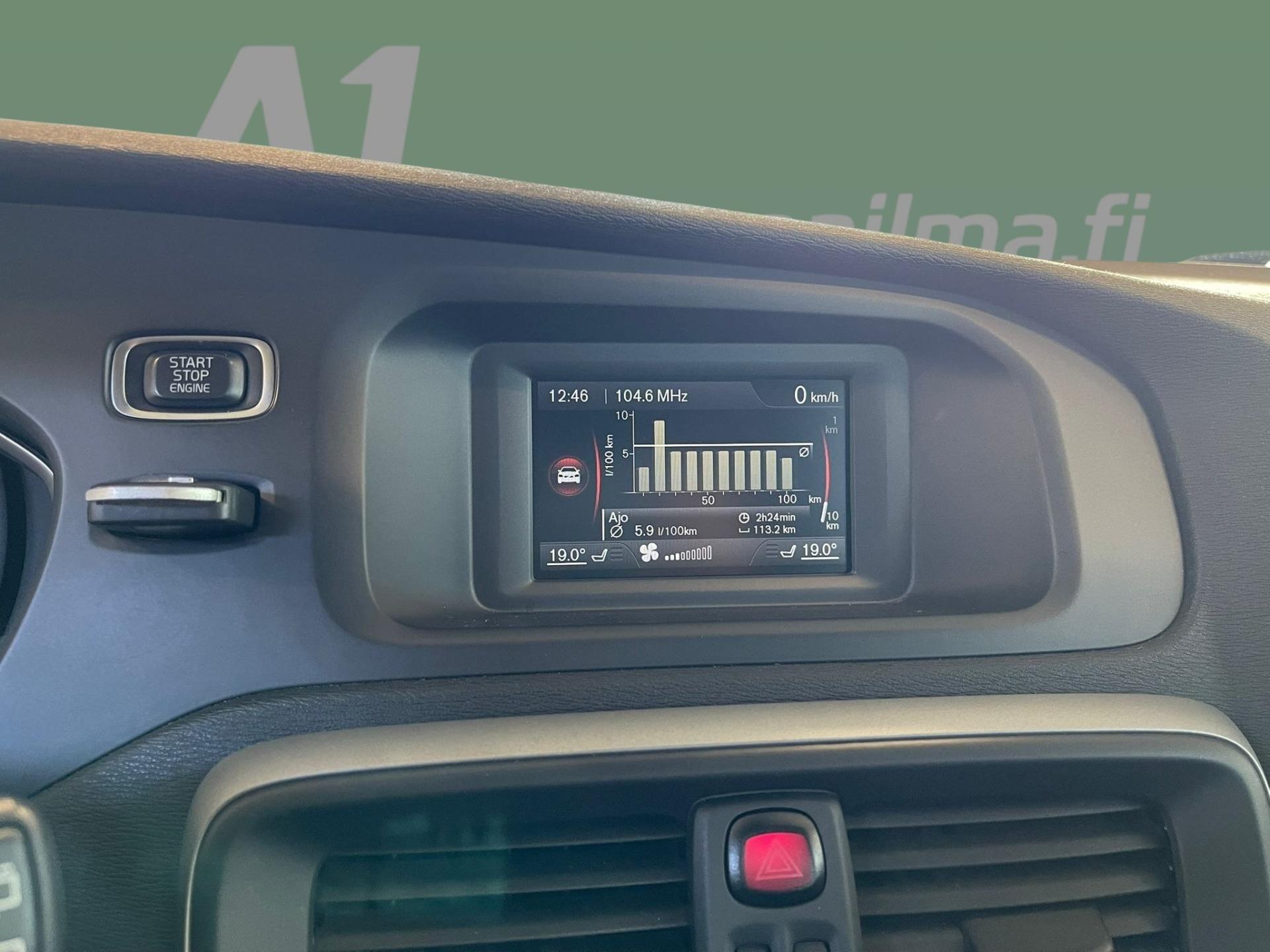 VOLVO V40 2014
