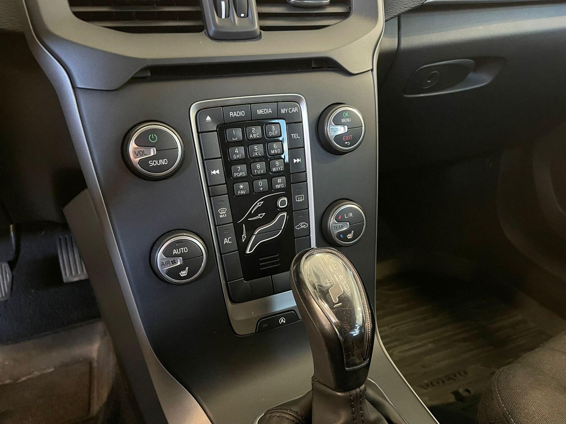 VOLVO V40 2014