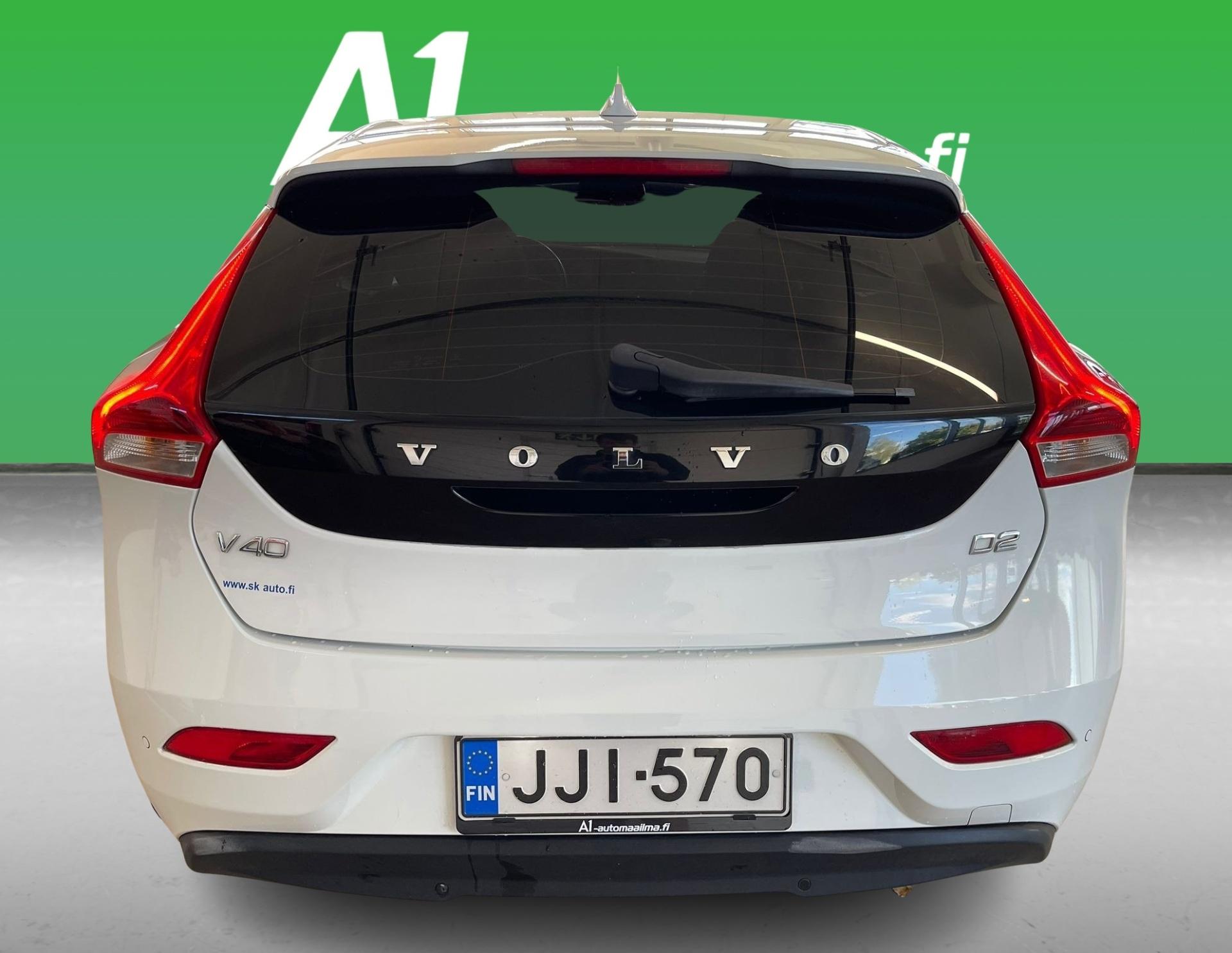 VOLVO V40 2014