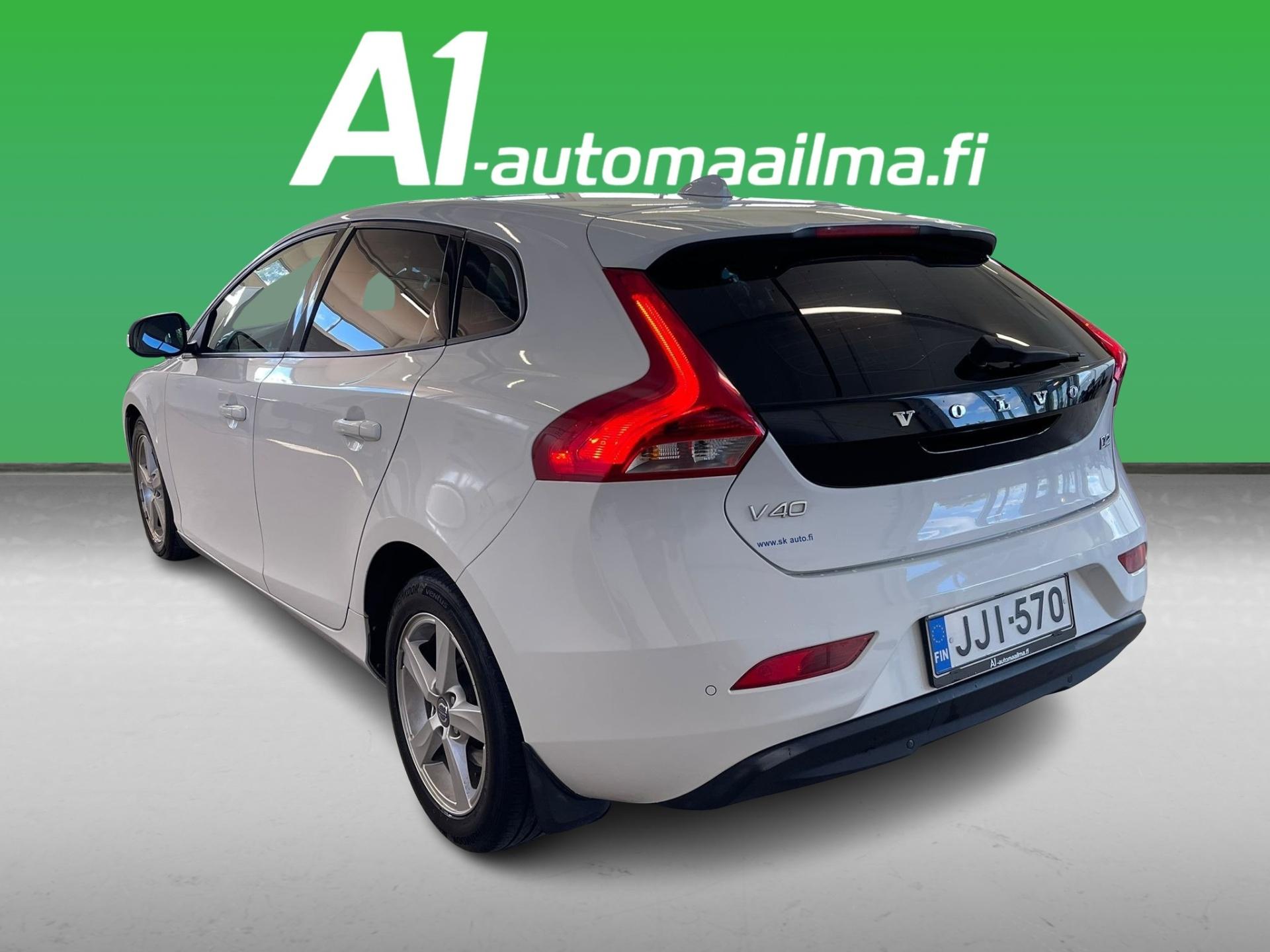 VOLVO V40 2014