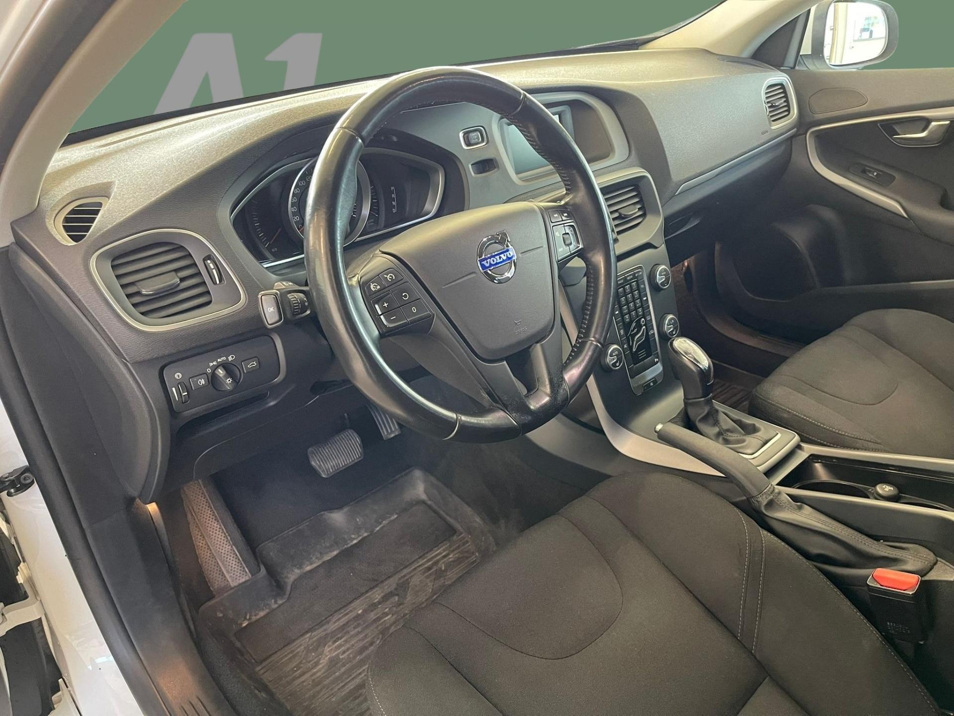 VOLVO V40 2014
