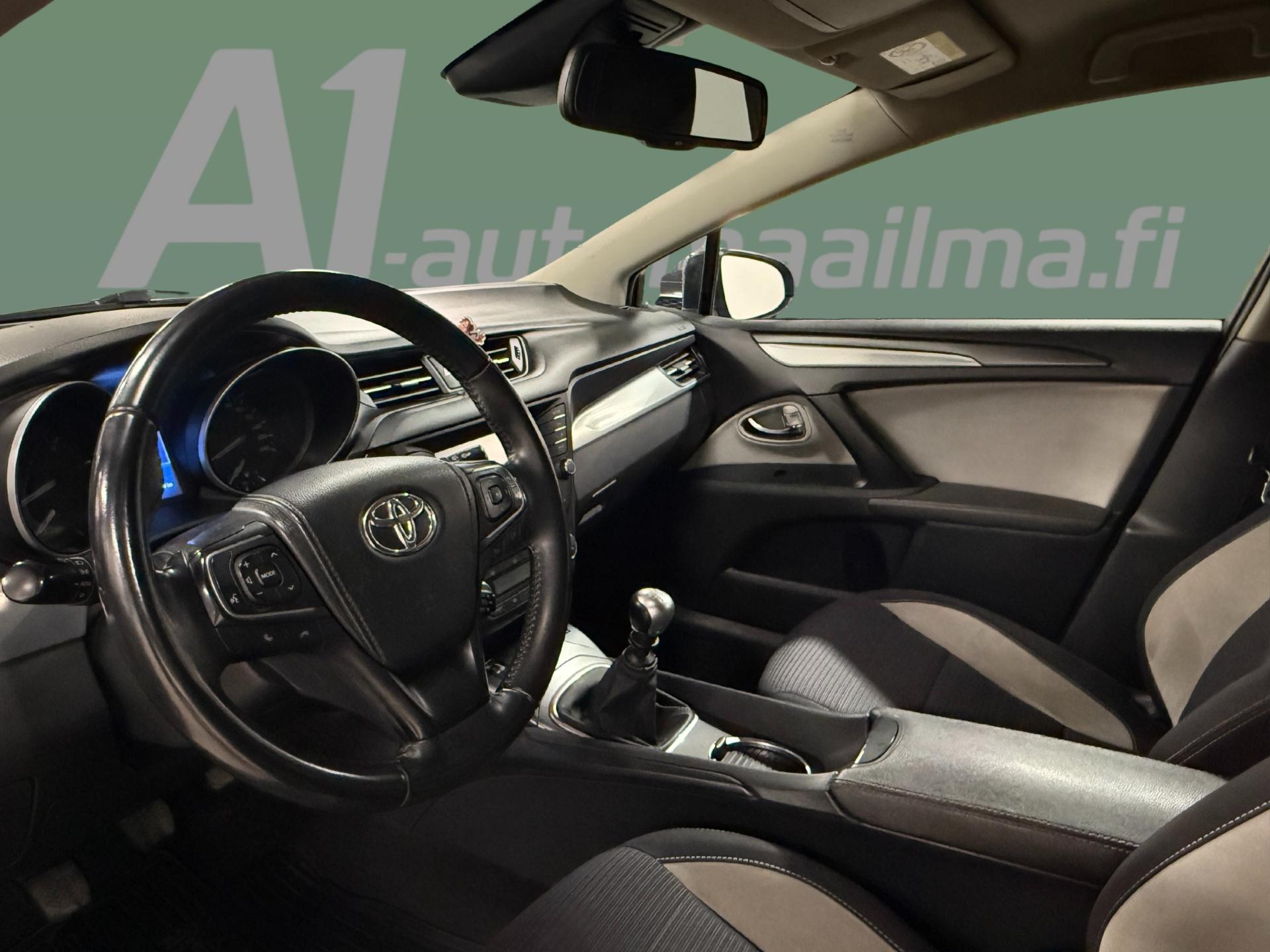 TOYOTA Avensis 2016