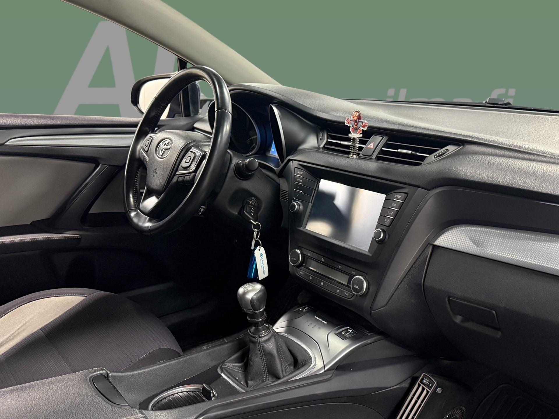 TOYOTA Avensis 2016