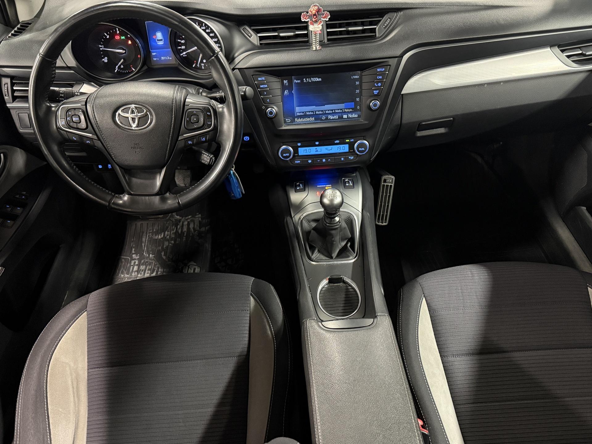 TOYOTA Avensis 2016